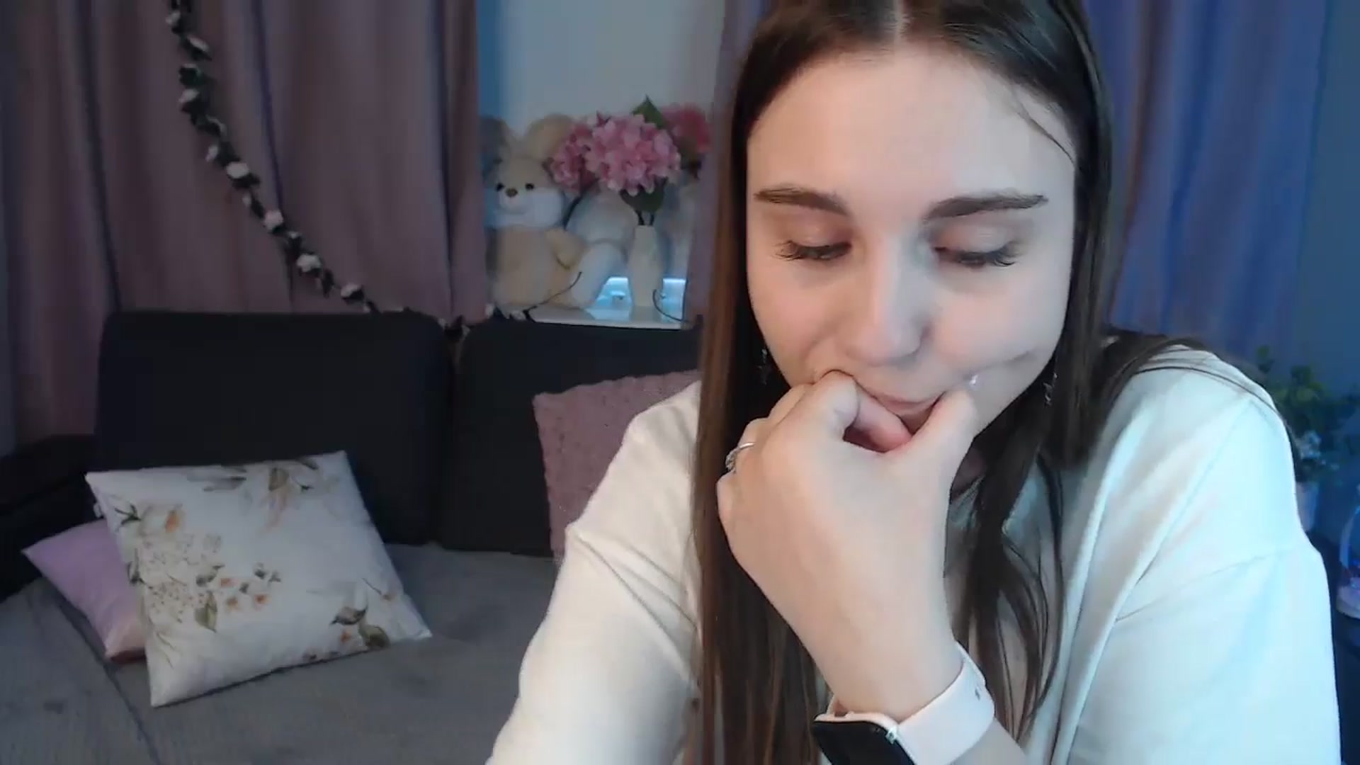 Gallery image thumbnail from LaneyGrey's myfreecams stream on, 10/22/2024, 12:17 image 20 of 20