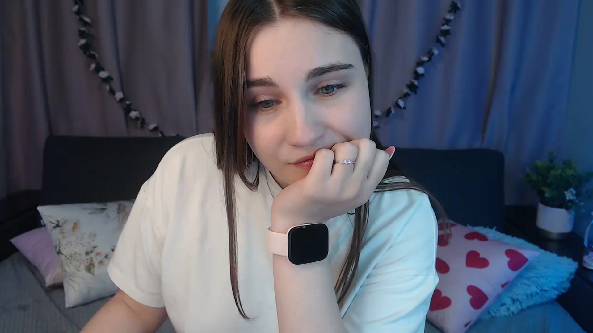 Gallery image thumbnail from LaneyGrey's myfreecams stream on, 10/22/2024, 12:17 image 10 of 20