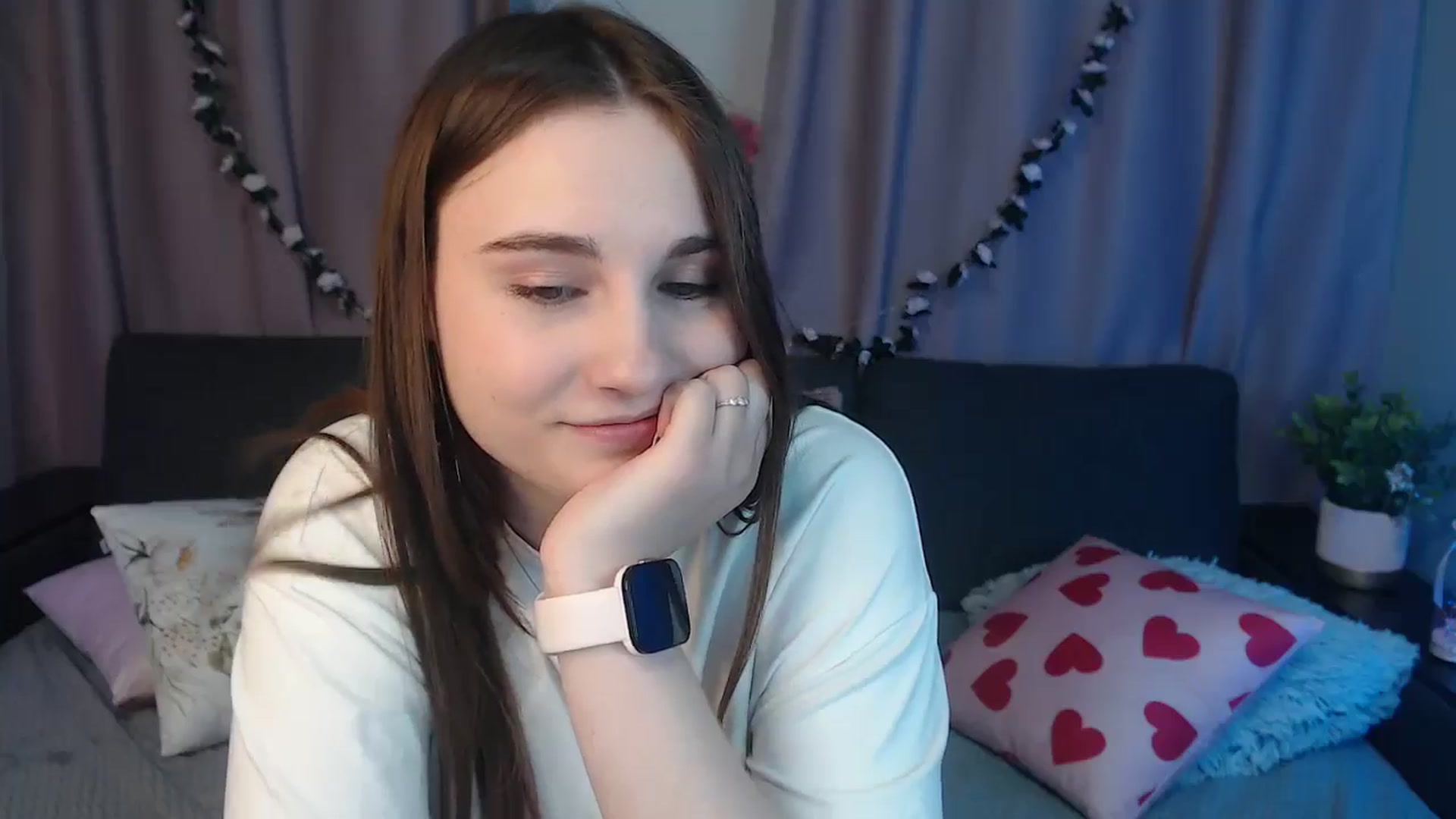 Gallery image thumbnail from LaneyGrey's myfreecams stream on, 10/22/2024, 12:17 image 13 of 20
