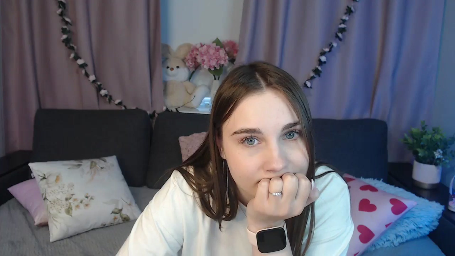 Gallery image thumbnail from LaneyGrey's myfreecams stream on, 10/22/2024, 13:23 image 13 of 20