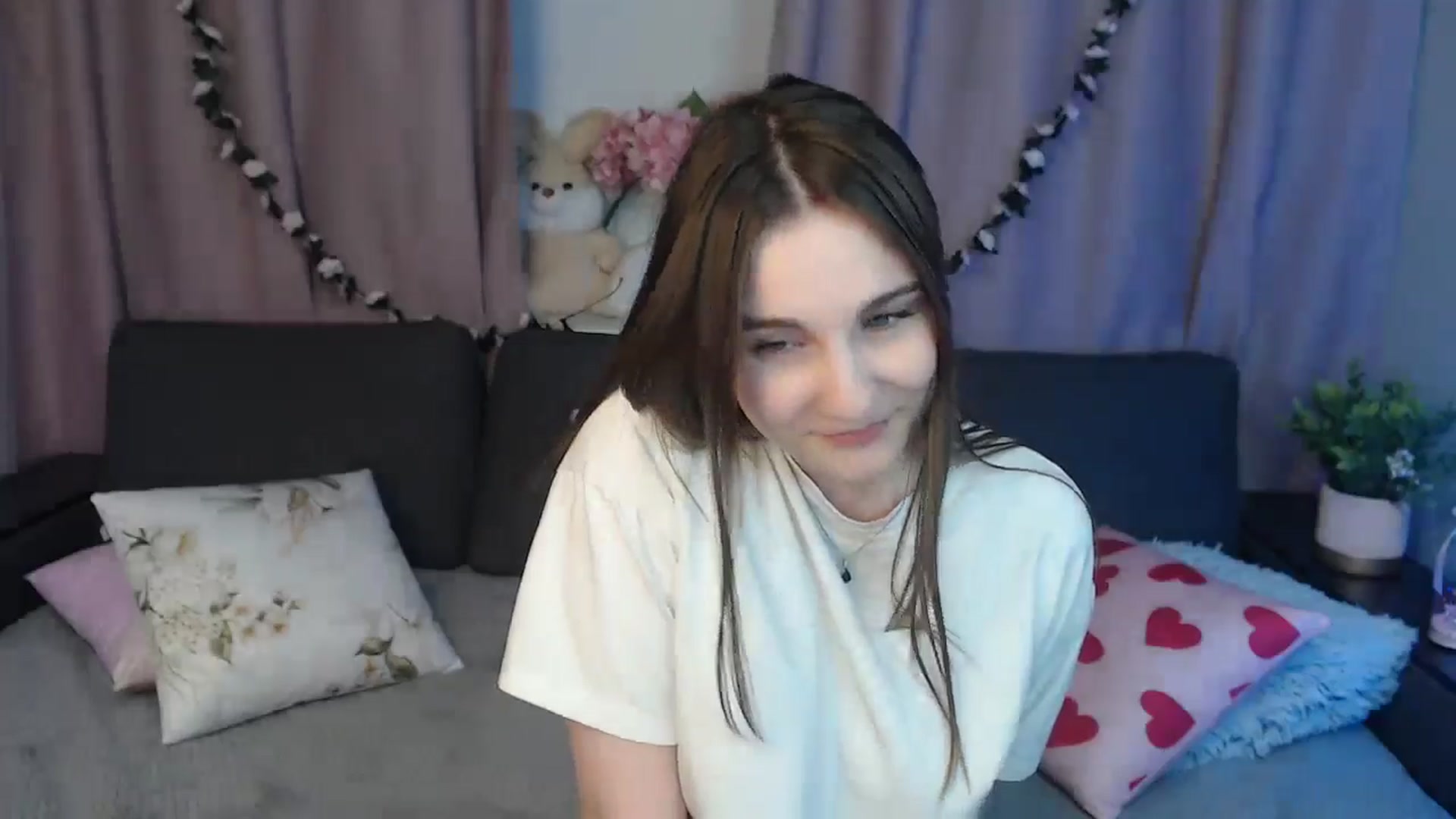 Gallery image thumbnail from LaneyGrey's myfreecams stream on, 10/22/2024, 13:23 image 3 of 20
