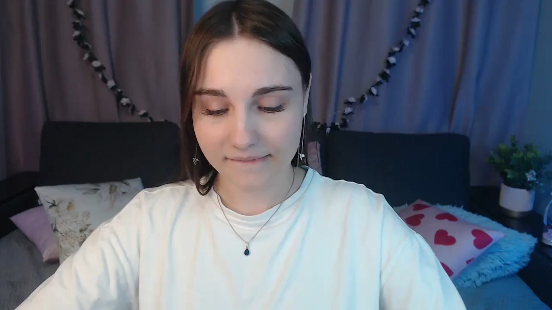 Gallery image thumbnail from LaneyGrey's myfreecams stream on, 10/22/2024, 13:23 image 5 of 20