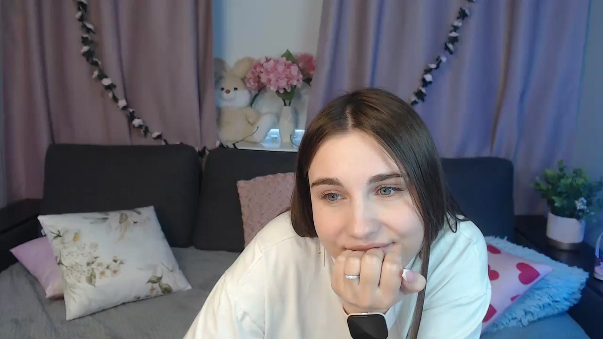 Gallery image thumbnail from LaneyGrey's myfreecams stream on, 10/22/2024, 13:23 image 18 of 20