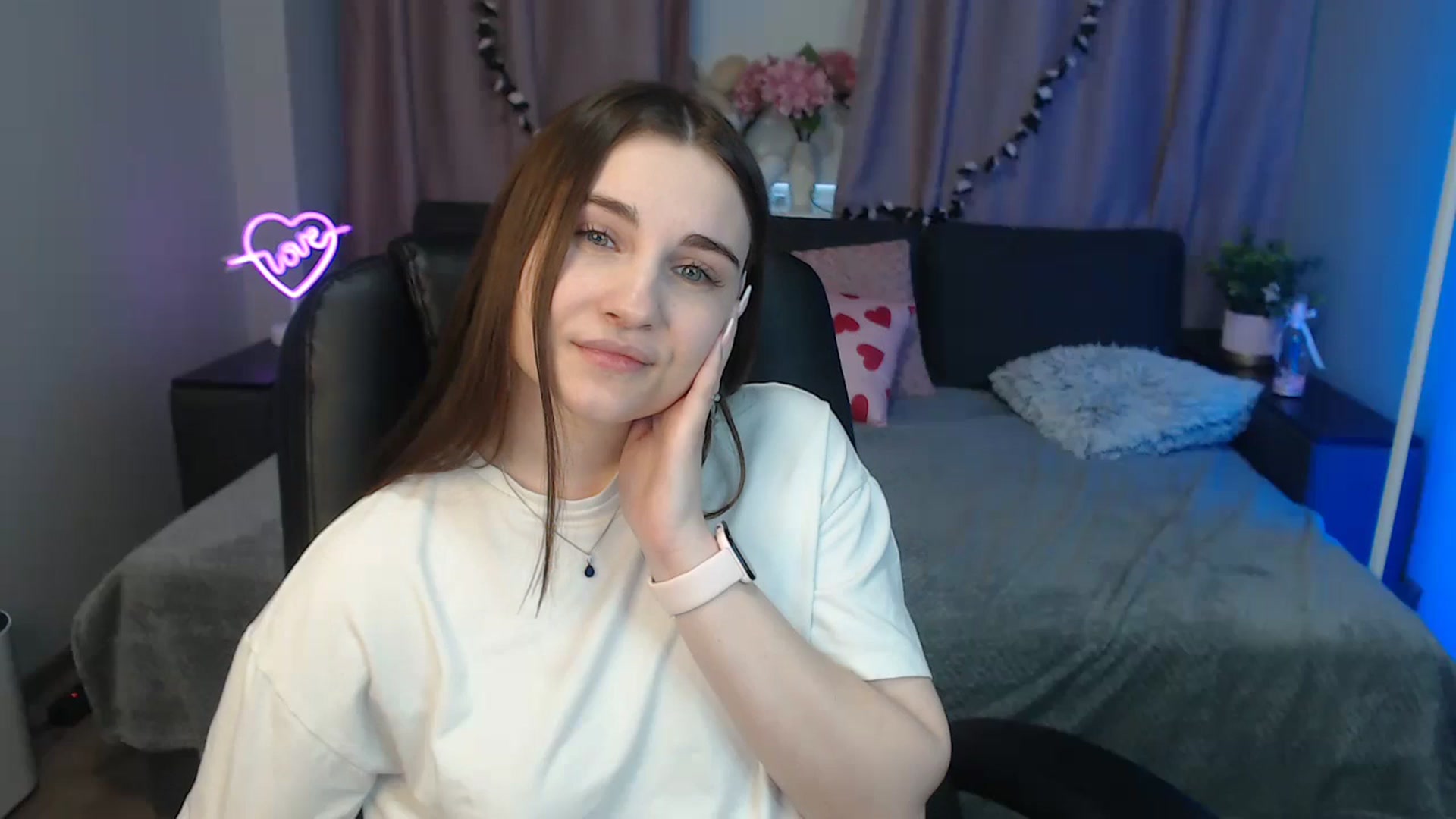 Gallery image thumbnail from LaneyGrey's myfreecams stream on, 10/22/2024, 13:55 image 8 of 20