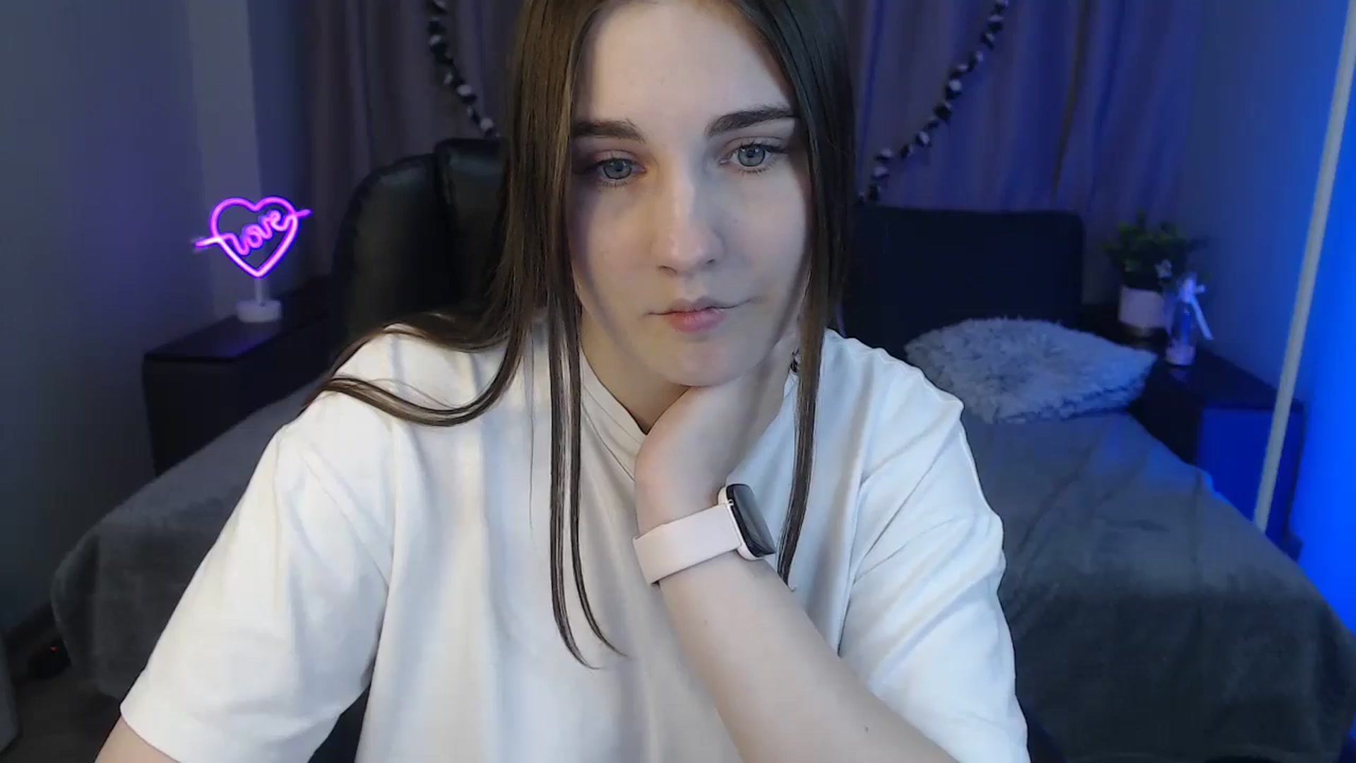 Gallery image thumbnail from LaneyGrey's myfreecams stream on, 10/22/2024, 13:55 image 16 of 20