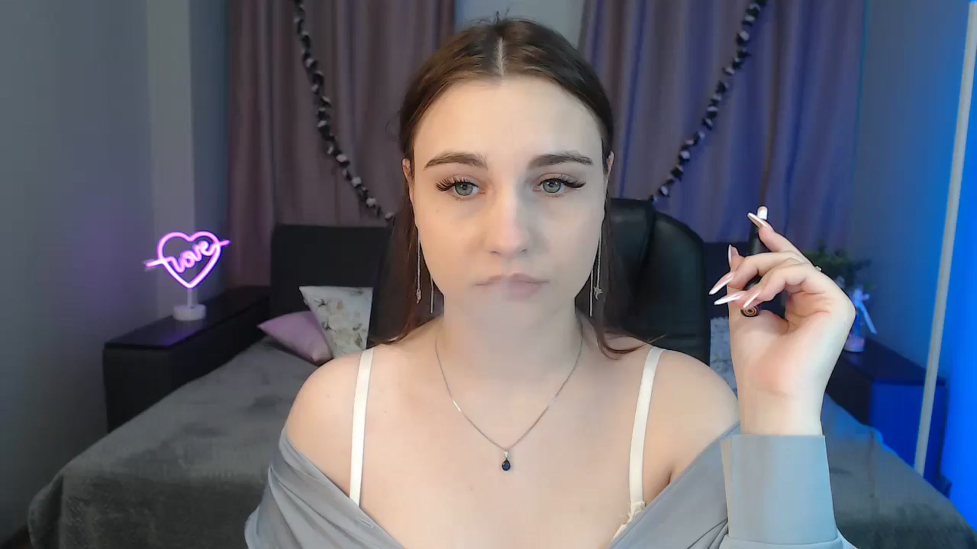 Gallery image thumbnail from LaneyGrey's myfreecams stream on, 10/23/2024, 08:13 image 15 of 20