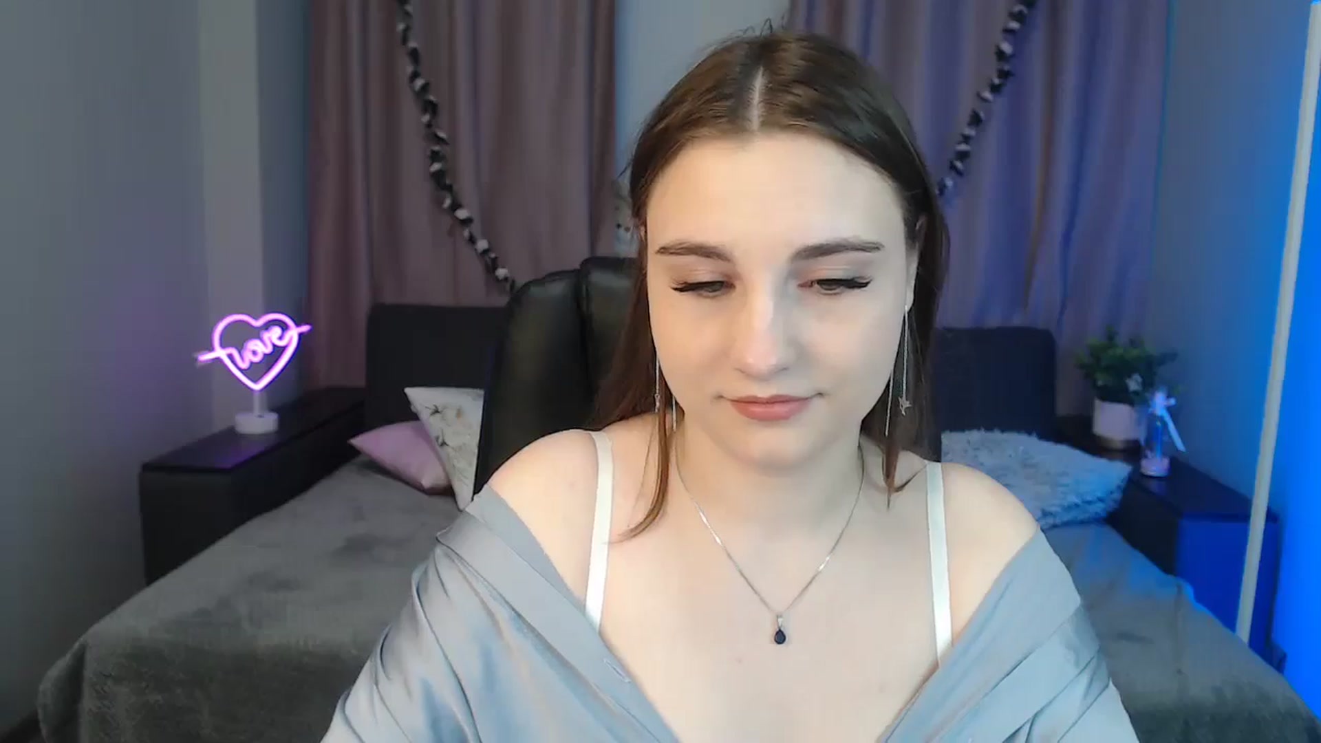 Gallery image thumbnail from LaneyGrey's myfreecams stream on, 10/23/2024, 08:13 image 20 of 20