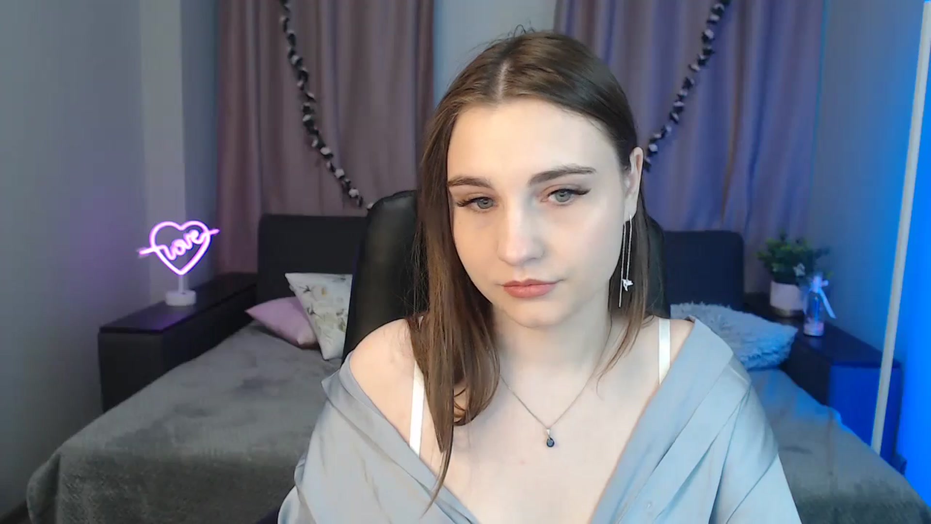 Gallery image thumbnail from LaneyGrey's myfreecams stream on, 10/23/2024, 08:13 image 13 of 20