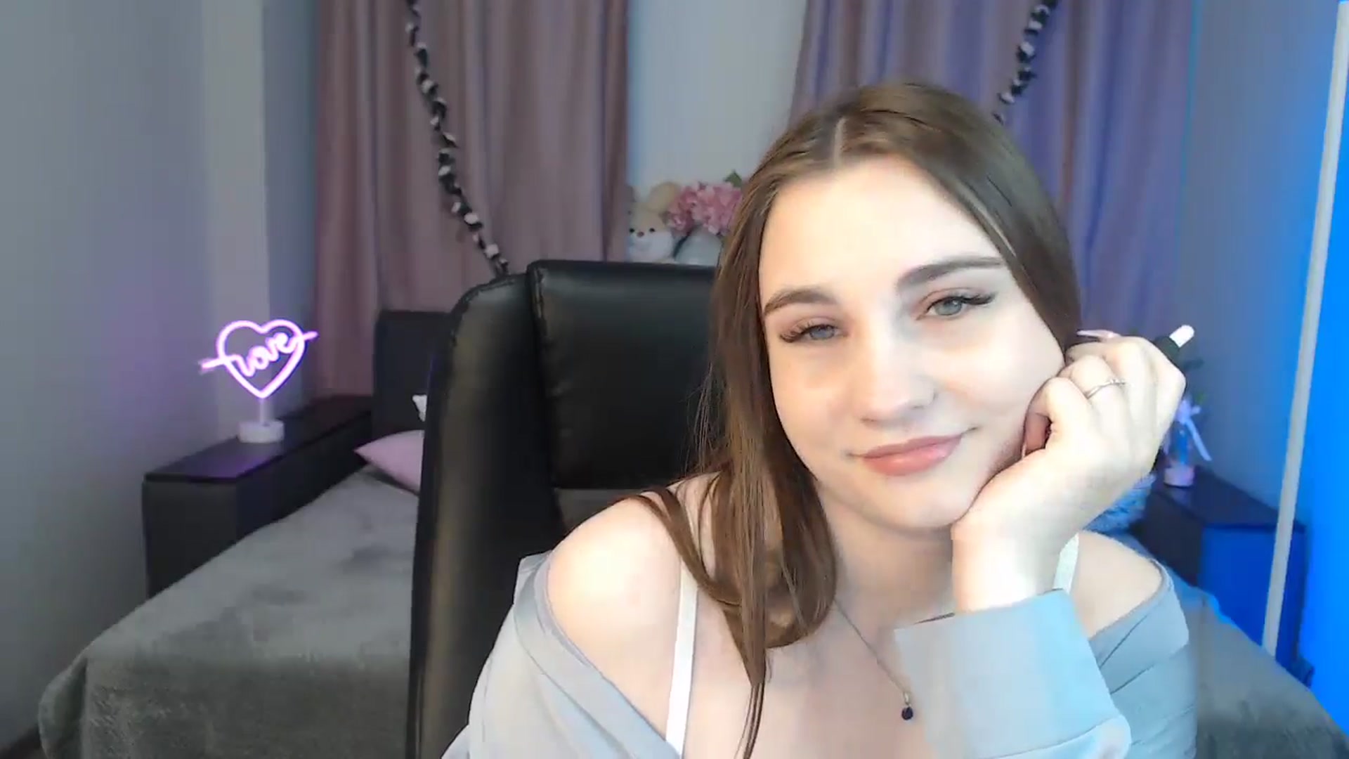 Gallery image thumbnail from LaneyGrey's myfreecams stream on, 10/23/2024, 08:13 image 11 of 20