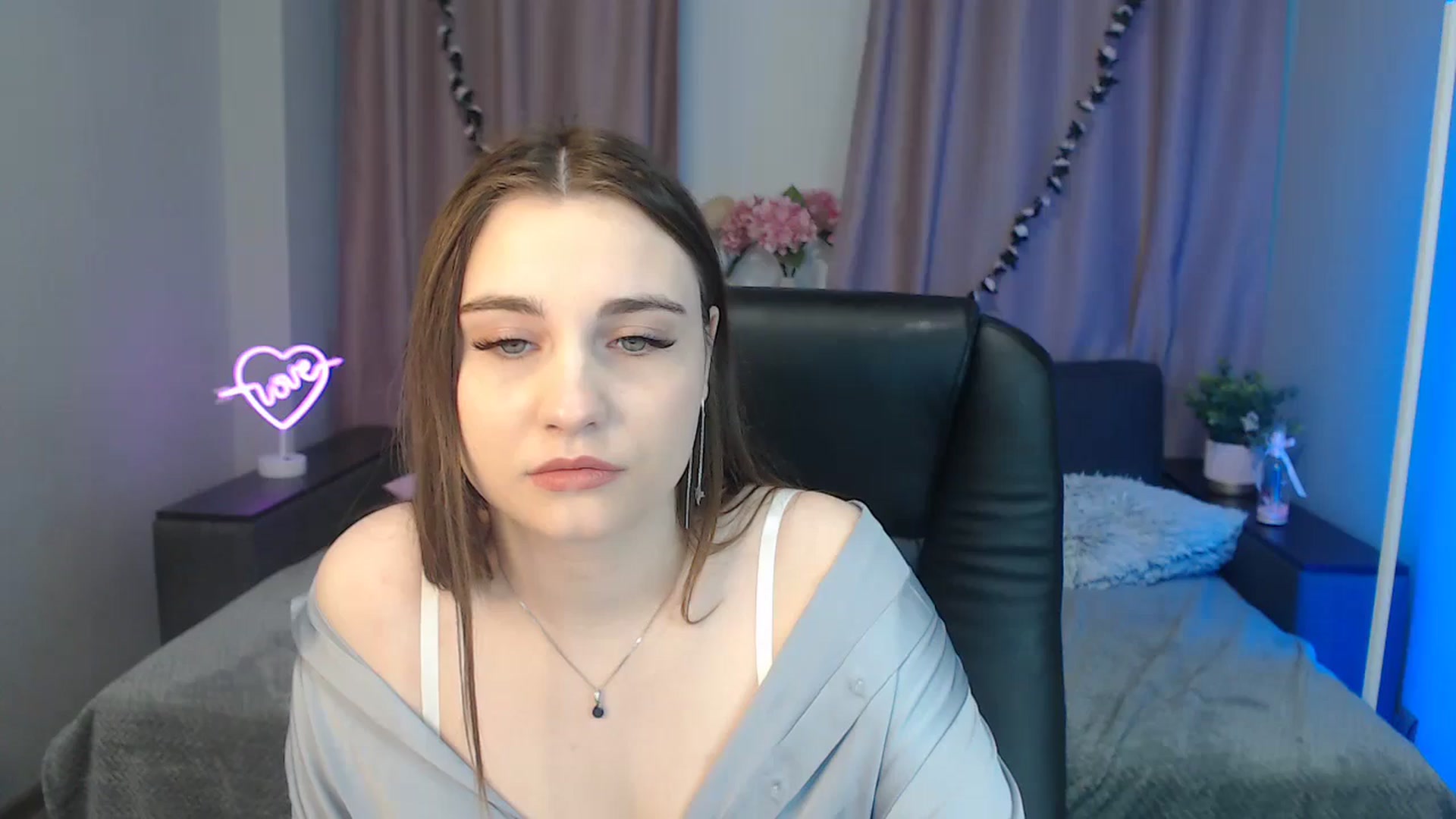 Gallery image thumbnail from LaneyGrey's myfreecams stream on, 10/23/2024, 08:13 image 9 of 20
