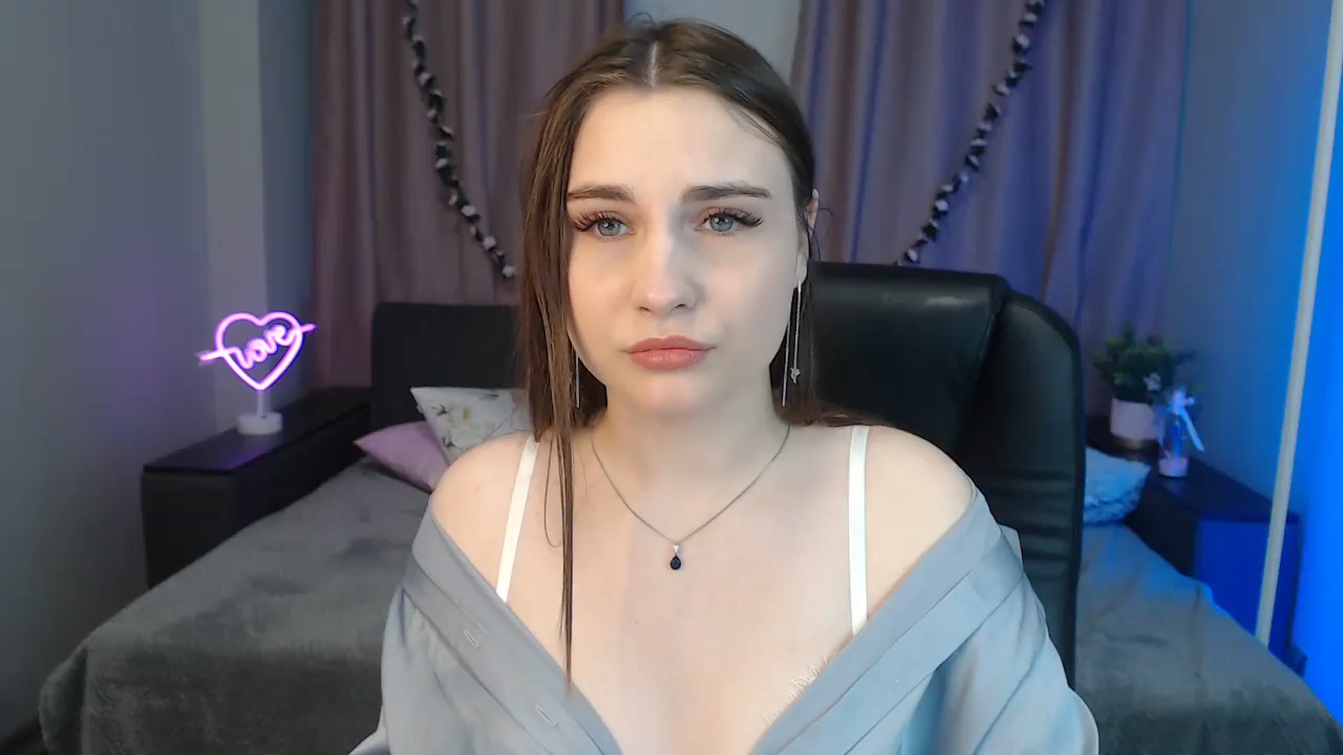 Gallery image thumbnail from LaneyGrey's myfreecams stream on, 10/23/2024, 08:53 image 1 of 20