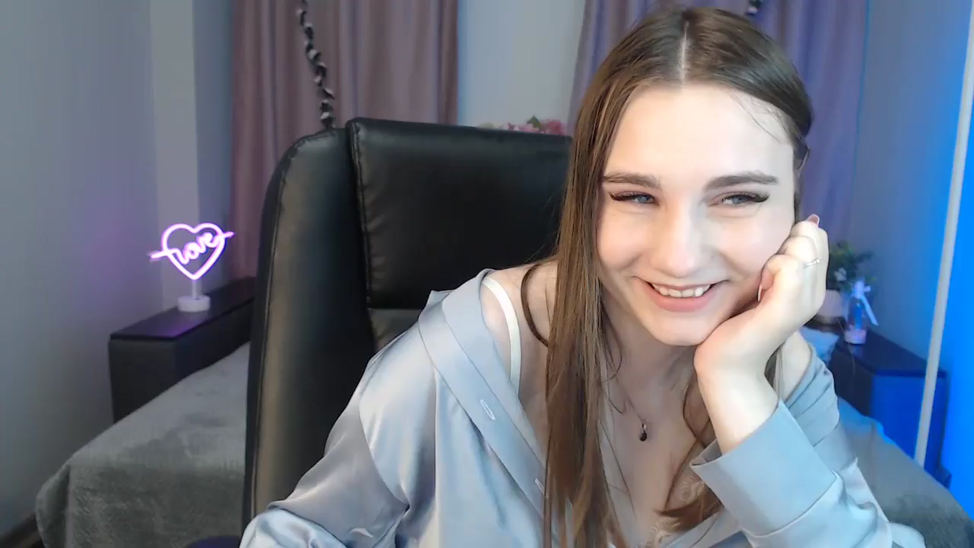 Gallery image thumbnail from LaneyGrey's myfreecams stream on, 10/23/2024, 09:38 image 15 of 20