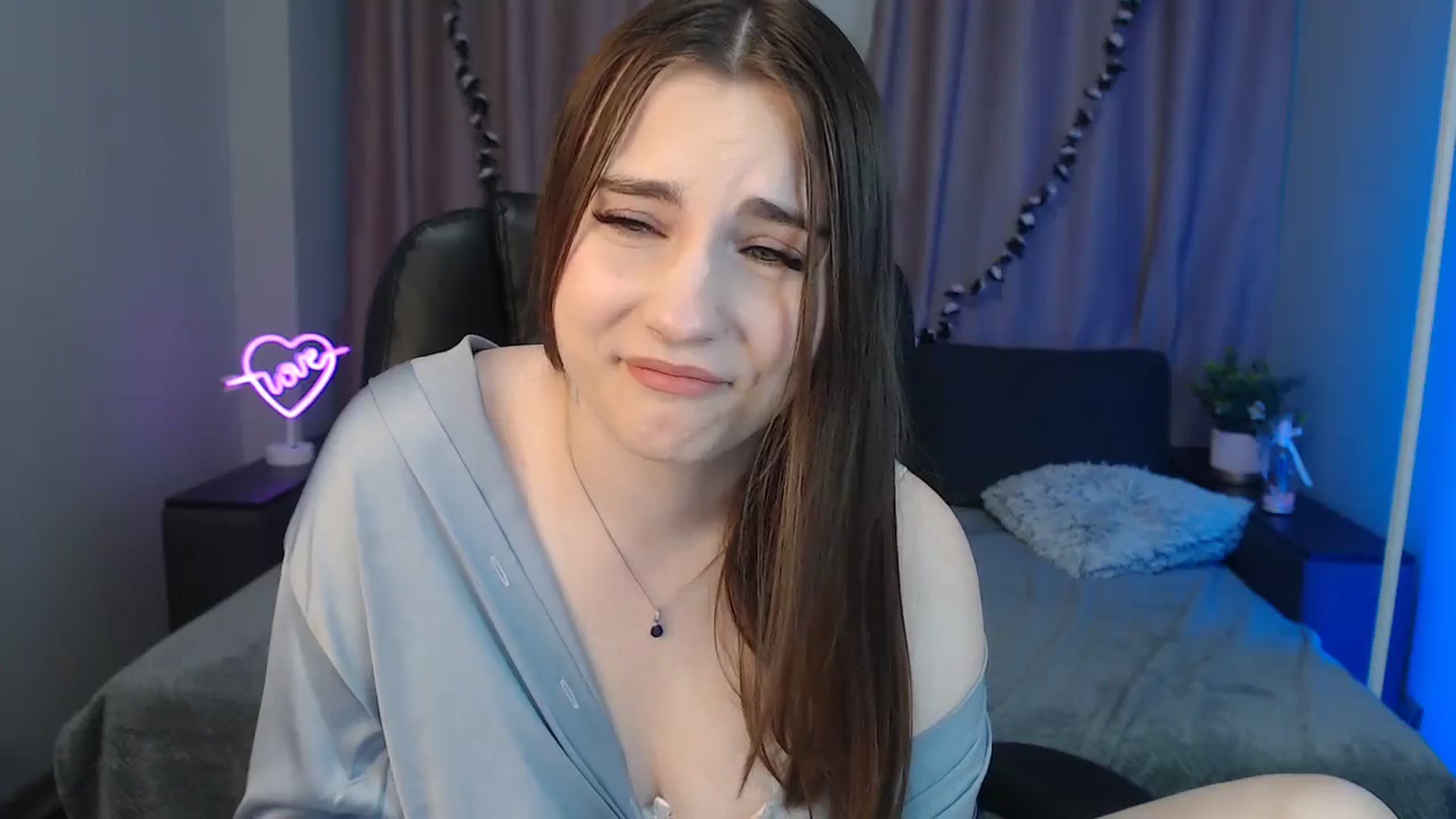 Gallery image thumbnail from LaneyGrey's myfreecams stream on, 10/23/2024, 09:38 image 16 of 20