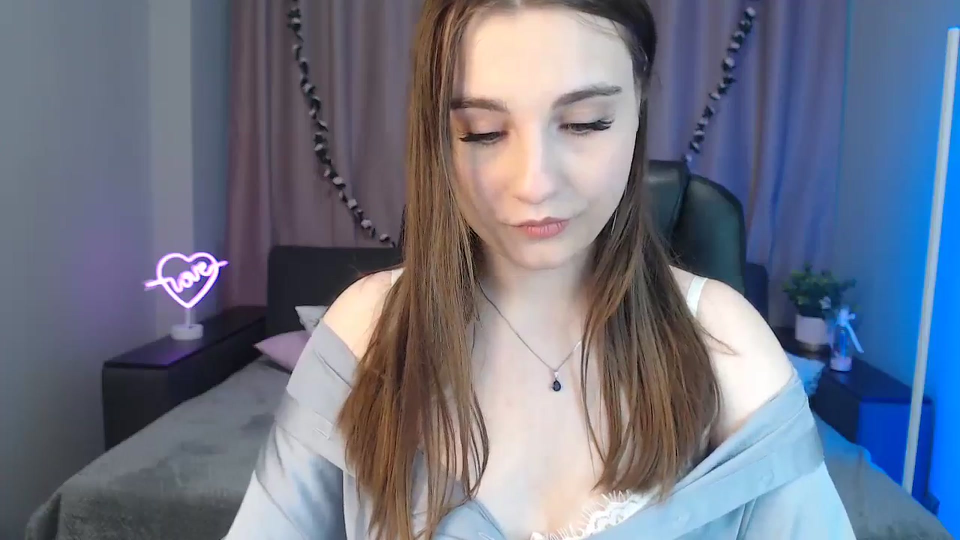Gallery image thumbnail from LaneyGrey's myfreecams stream on, 10/23/2024, 10:09 image 4 of 20