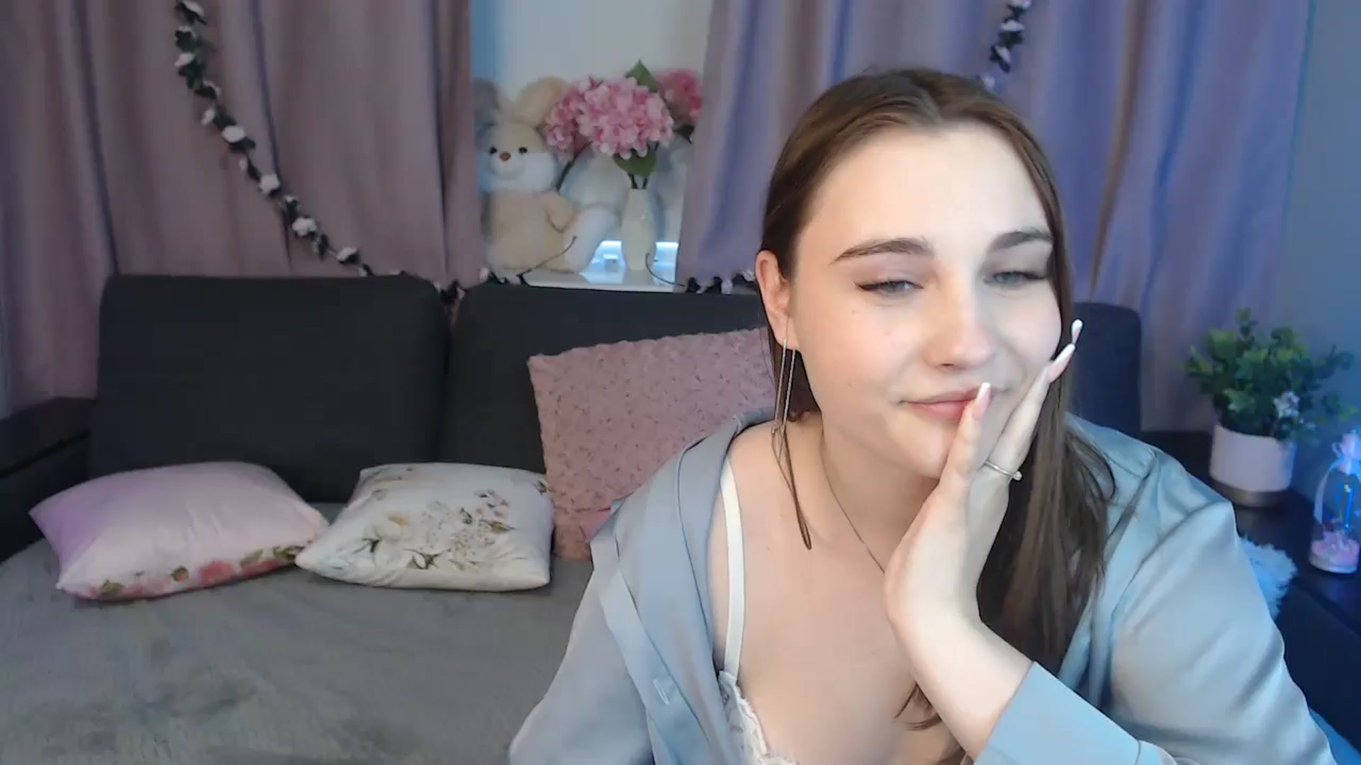 Gallery image thumbnail from LaneyGrey's myfreecams stream on, 10/23/2024, 11:34 image 14 of 20