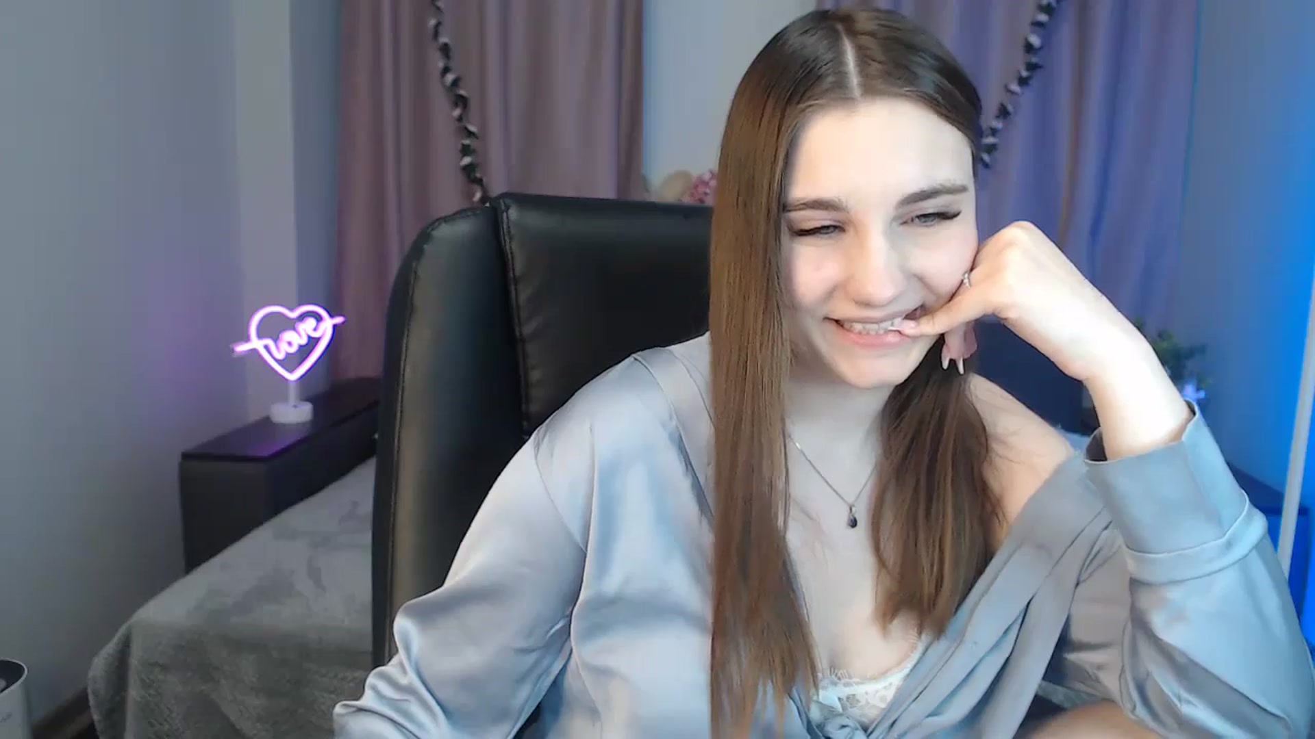 Gallery image thumbnail from LaneyGrey's myfreecams stream on, 10/23/2024, 12:06 image 17 of 20