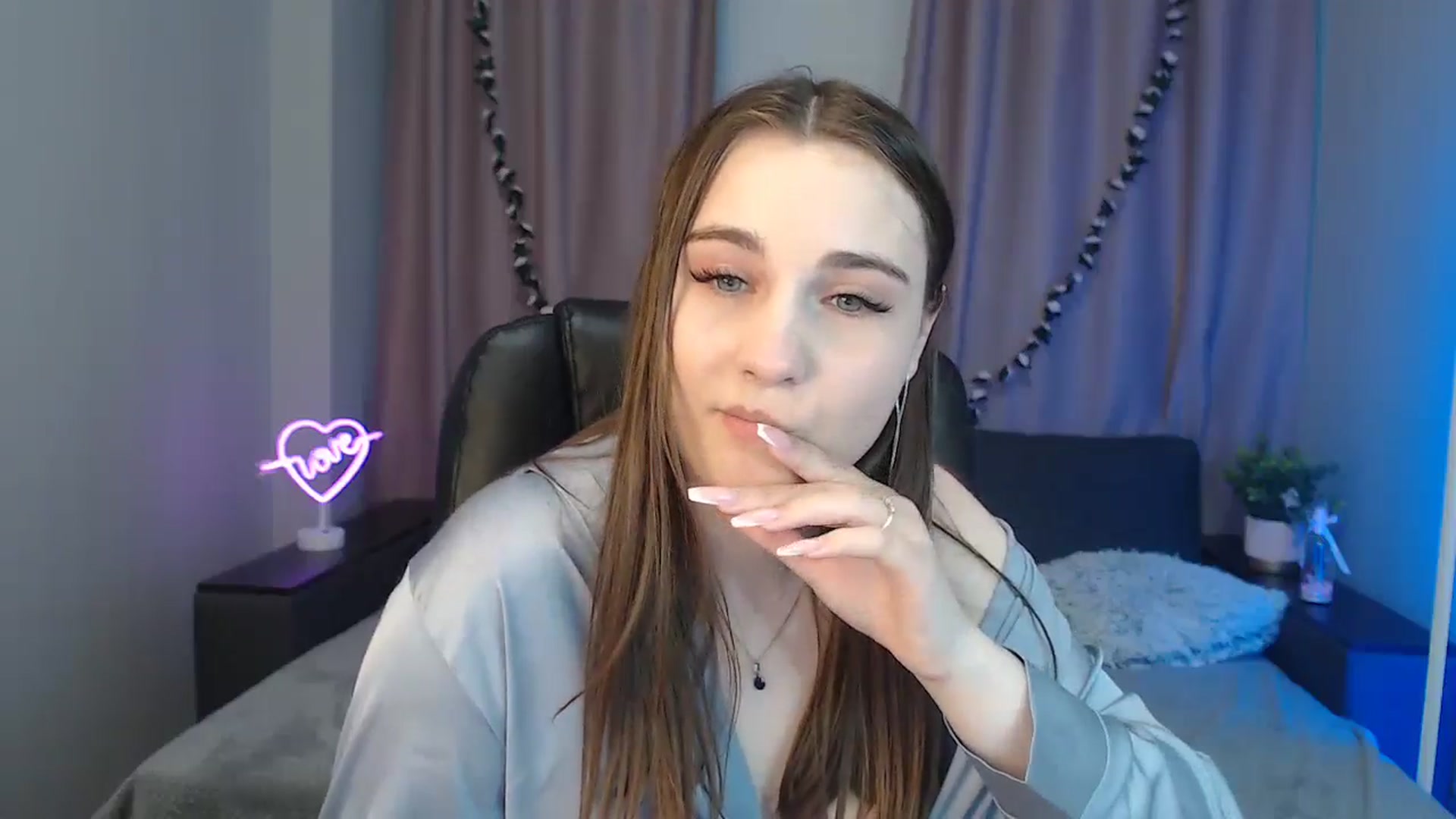 Gallery image thumbnail from LaneyGrey's myfreecams stream on, 10/23/2024, 12:06 image 9 of 20