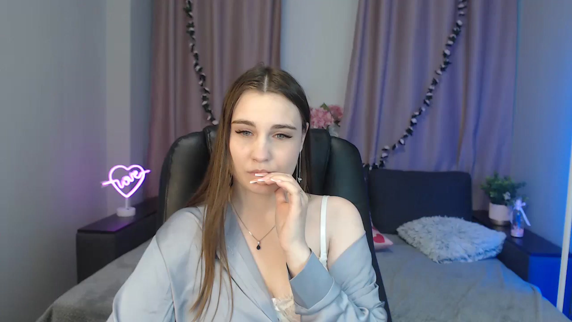 Gallery image thumbnail from LaneyGrey's myfreecams stream on, 10/23/2024, 12:06 image 5 of 20
