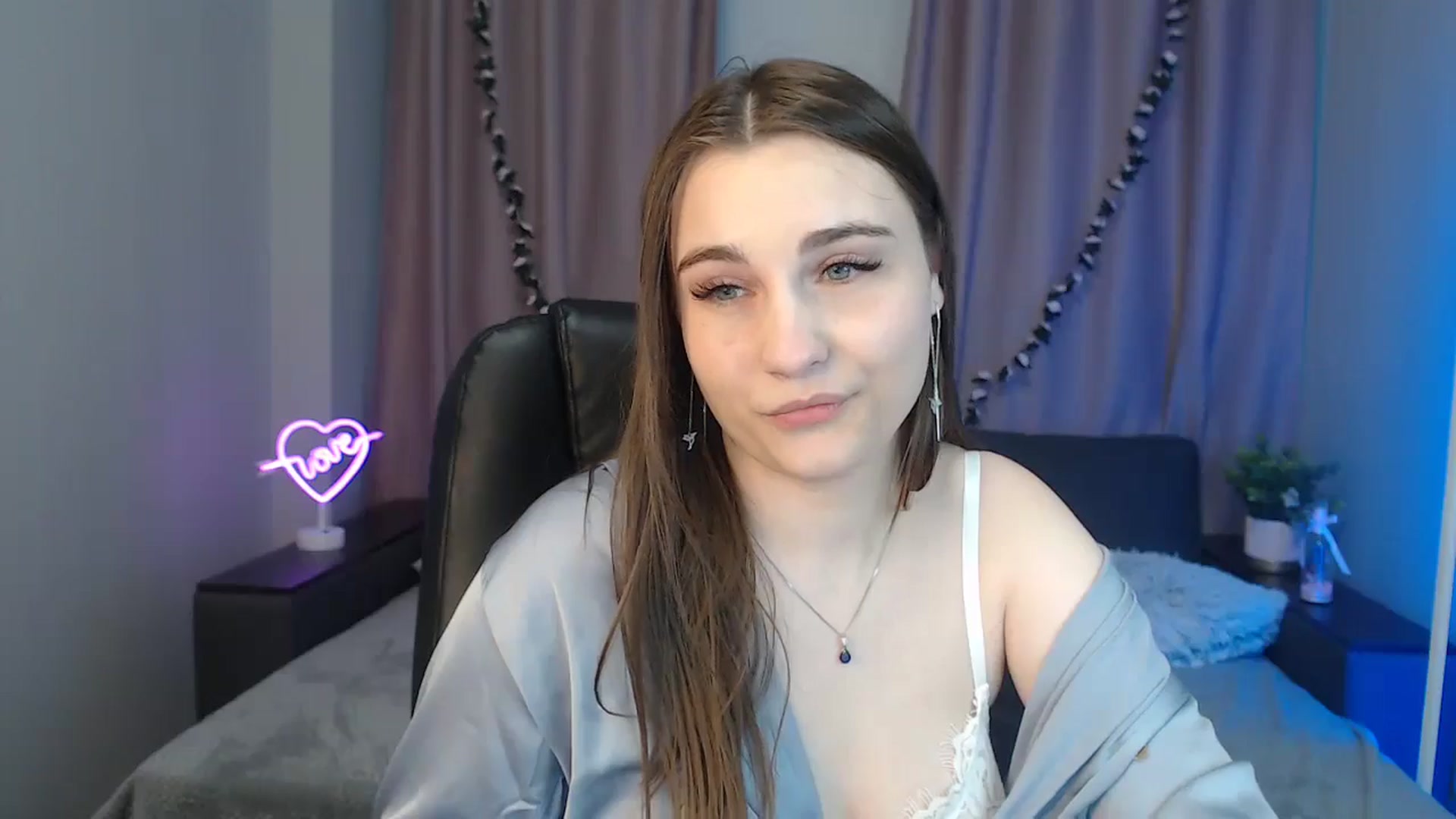 Gallery image thumbnail from LaneyGrey's myfreecams stream on, 10/23/2024, 12:06 image 8 of 20