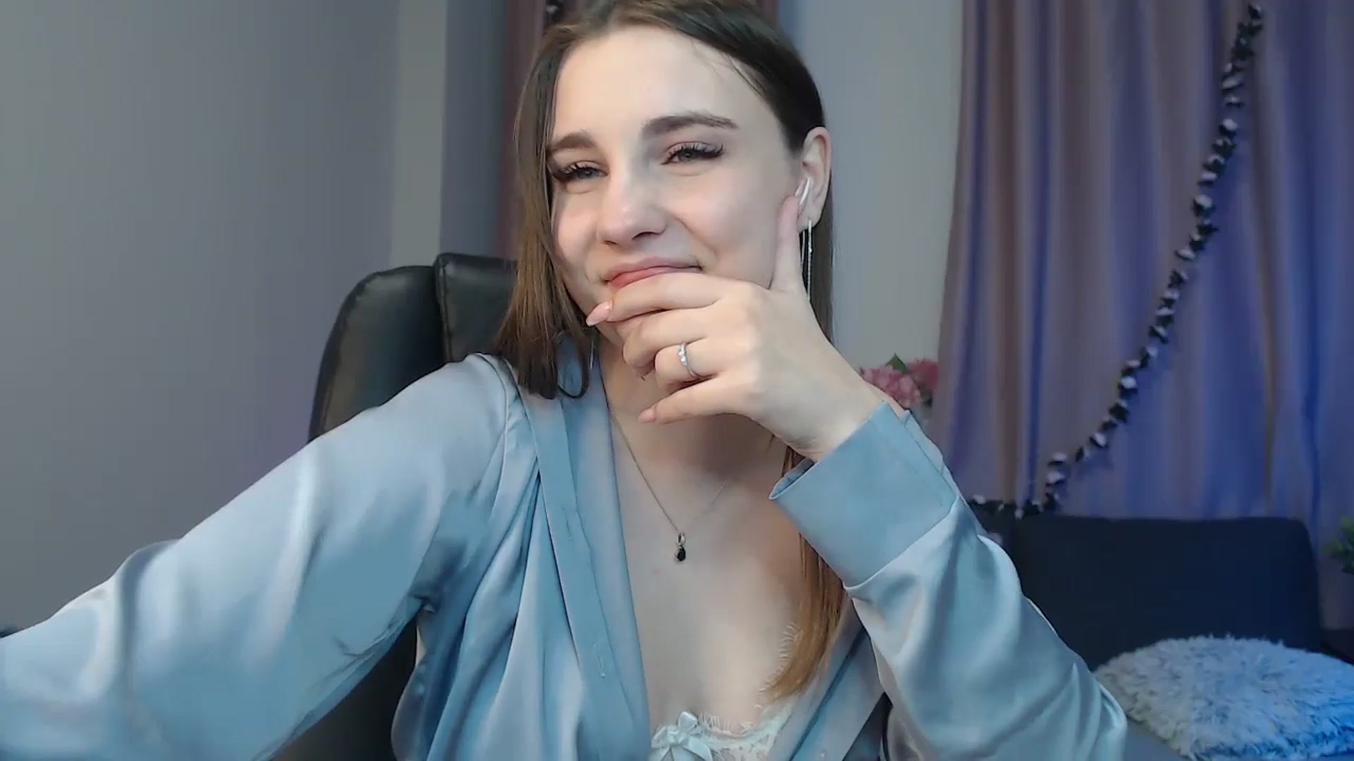 Gallery image thumbnail from LaneyGrey's myfreecams stream on, 10/23/2024, 12:52 image 13 of 20