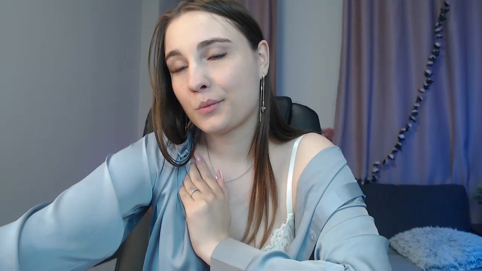 Gallery image thumbnail from LaneyGrey's myfreecams stream on, 10/23/2024, 12:52 image 14 of 20
