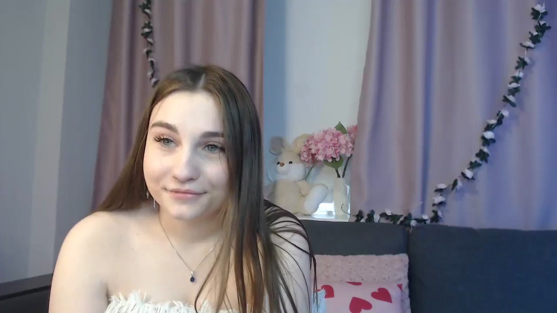 Gallery image thumbnail from LaneyGrey's myfreecams stream on, 10/25/2024, 11:25 image 17 of 20