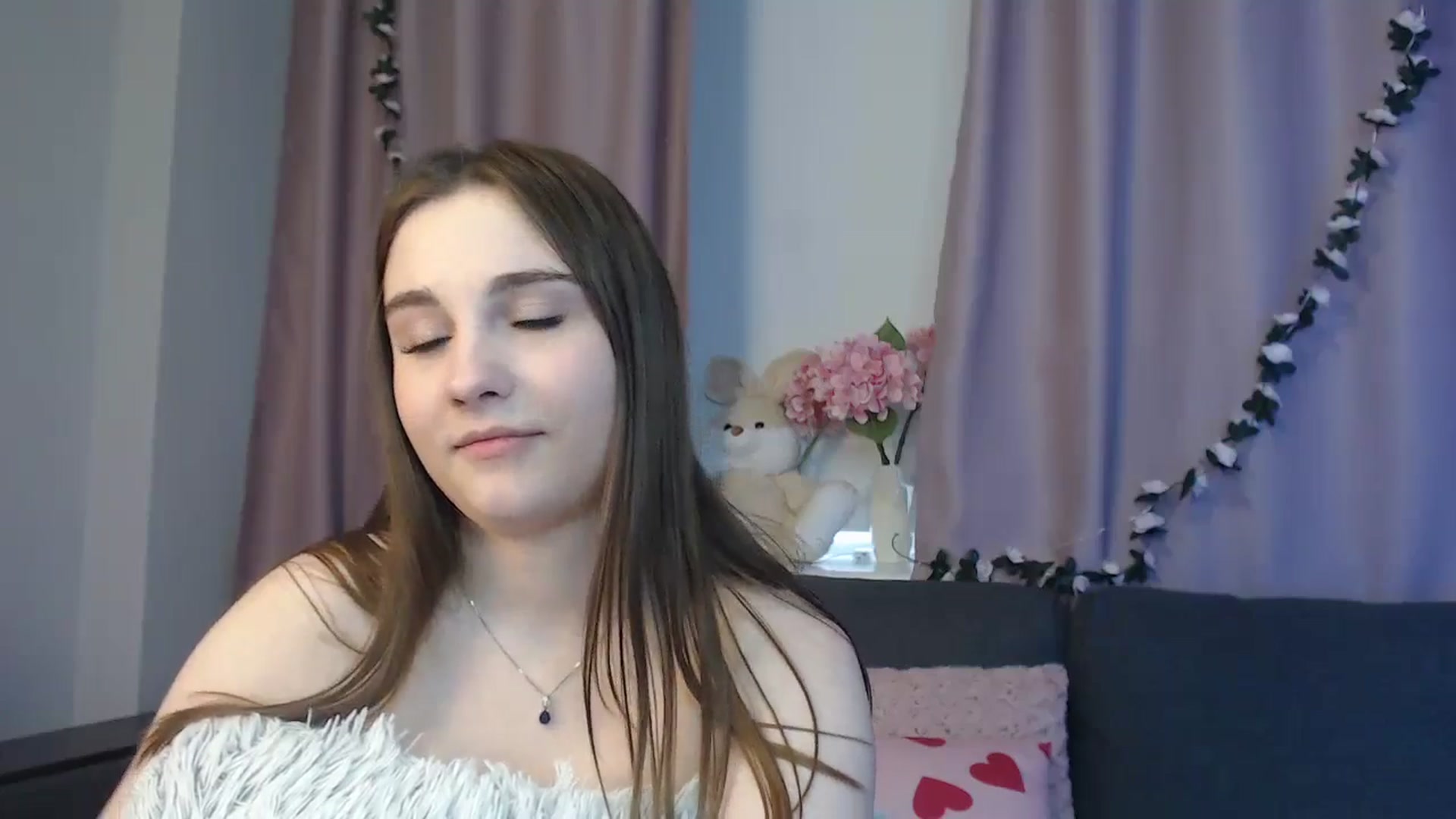 Gallery image thumbnail from LaneyGrey's myfreecams stream on, 10/25/2024, 11:25 image 19 of 20