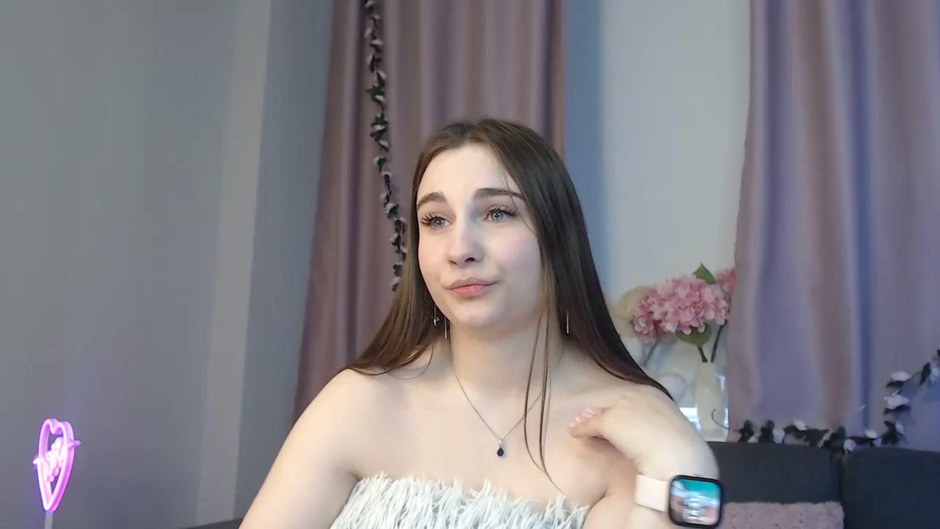 Gallery image thumbnail from LaneyGrey's myfreecams stream on, 10/25/2024, 11:39 image 9 of 20
