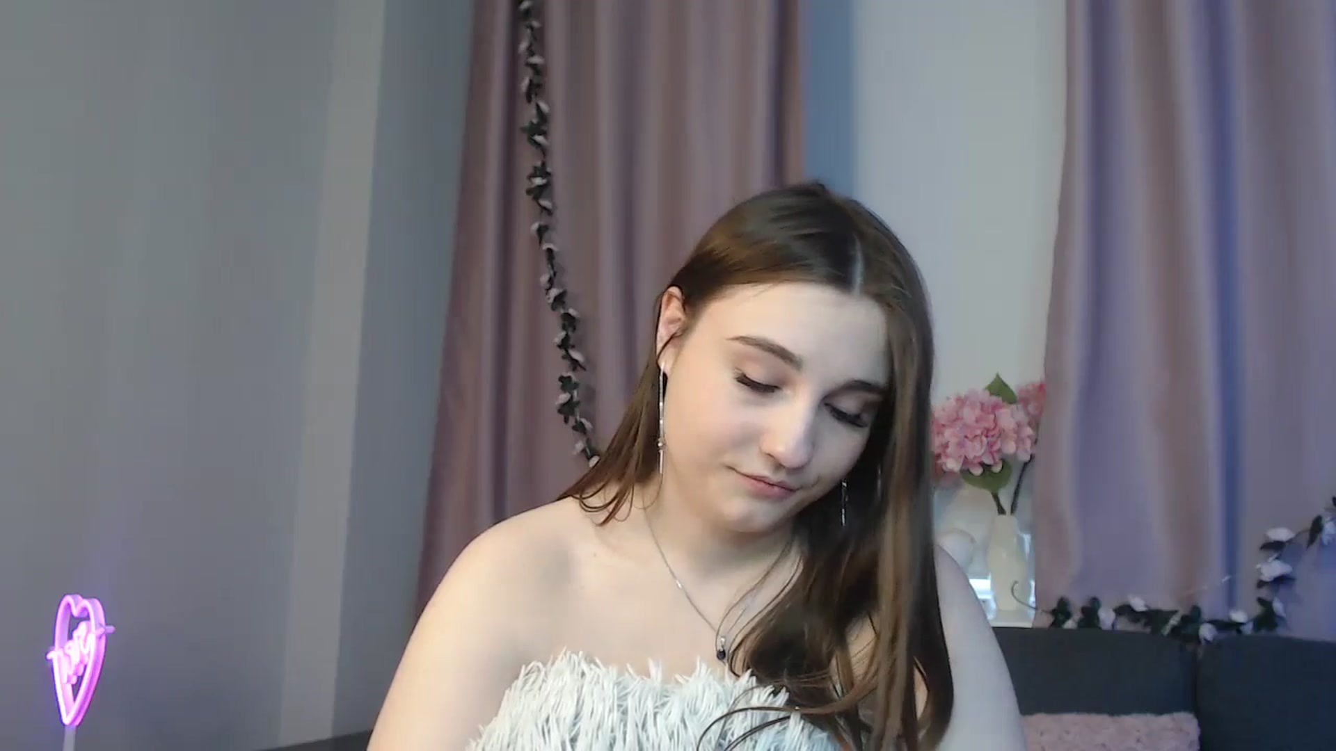 Gallery image thumbnail from LaneyGrey's myfreecams stream on, 10/25/2024, 11:39 image 6 of 20