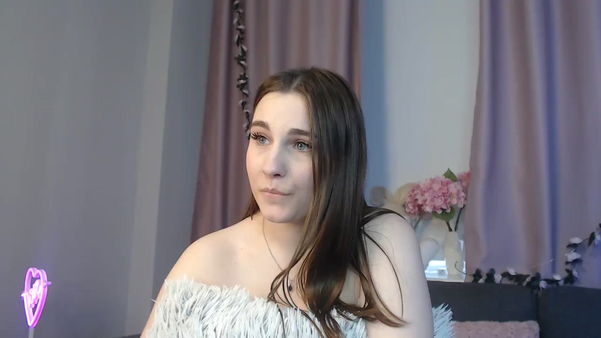 Gallery image thumbnail from LaneyGrey's myfreecams stream on, 10/25/2024, 11:39 image 4 of 20