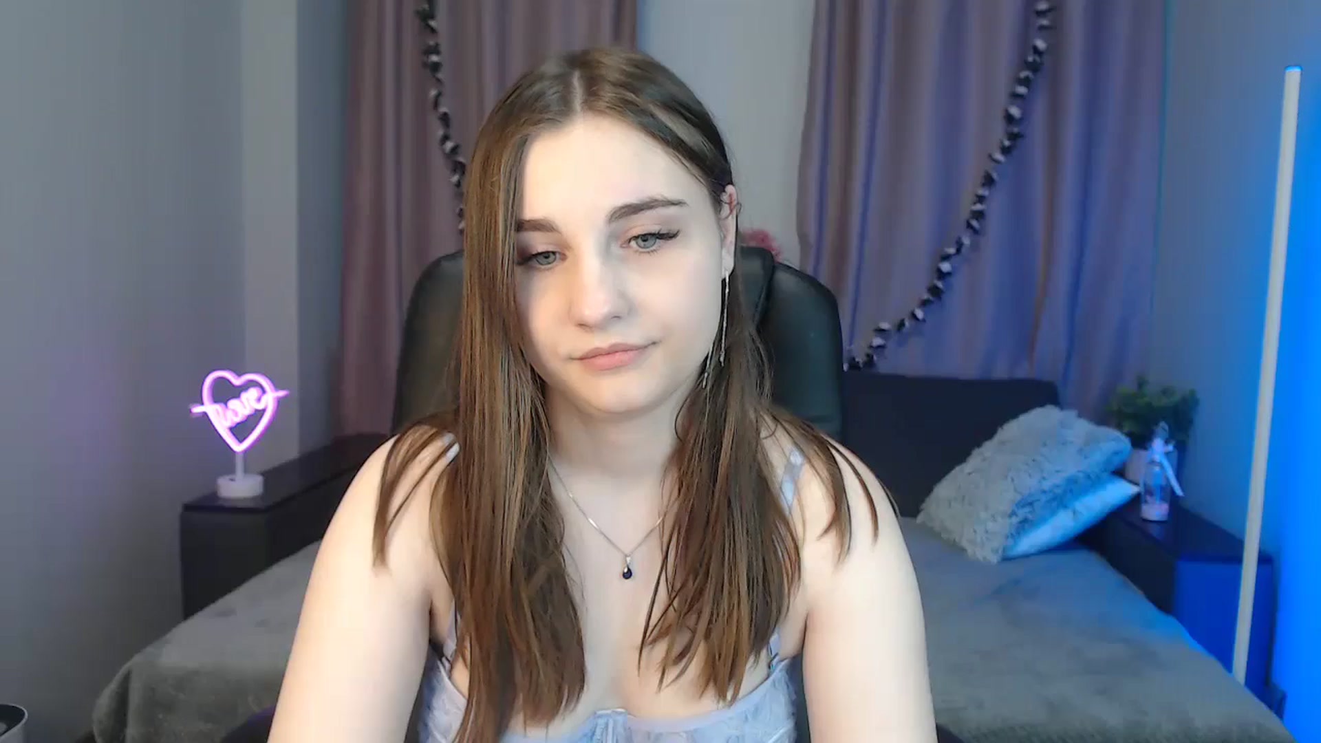 Gallery image thumbnail from LaneyGrey's myfreecams stream on, 10/27/2024, 12:43 image 3 of 20
