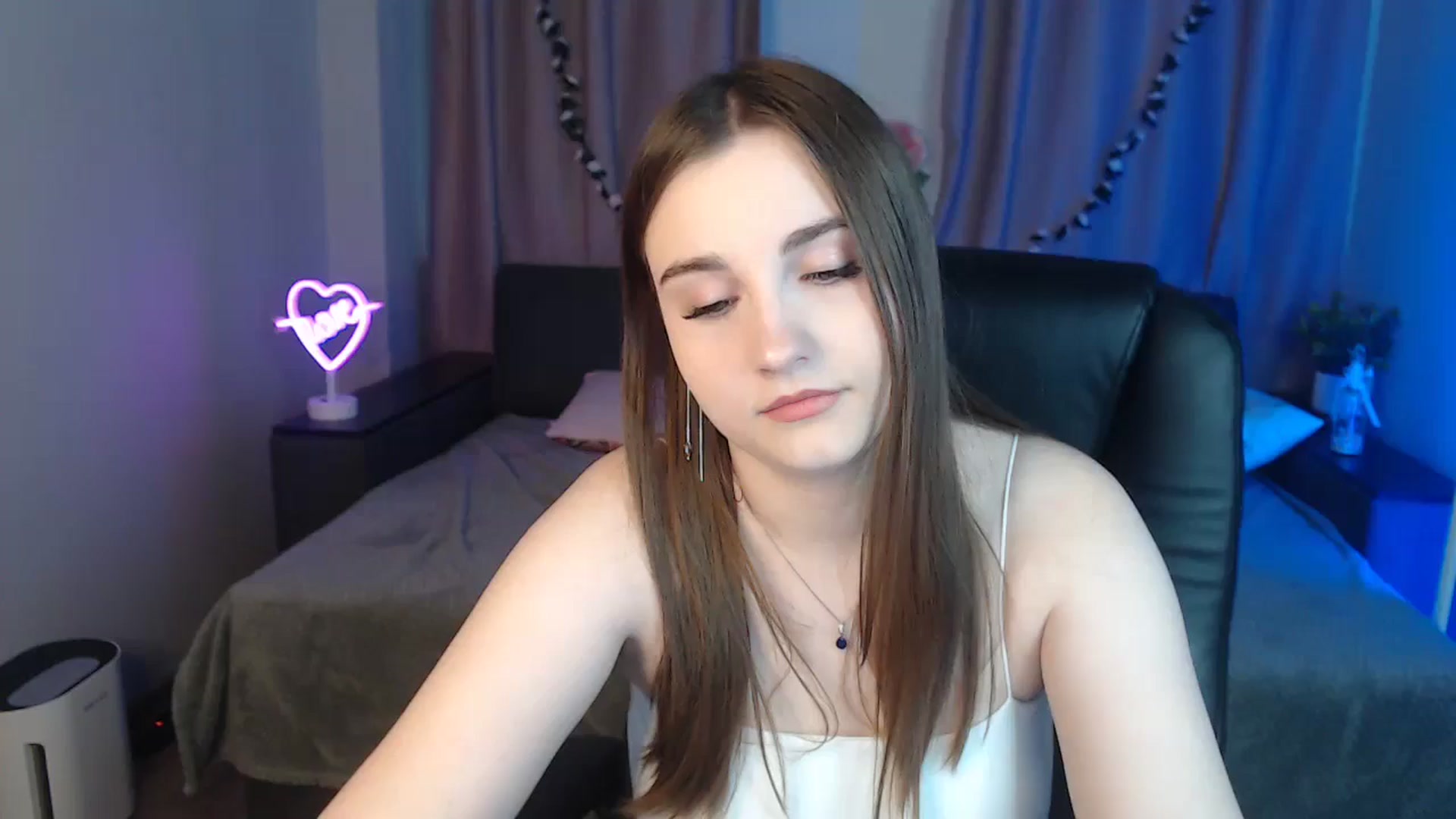 Gallery image thumbnail from LaneyGrey's myfreecams stream on, 10/28/2024, 09:23 image 6 of 20