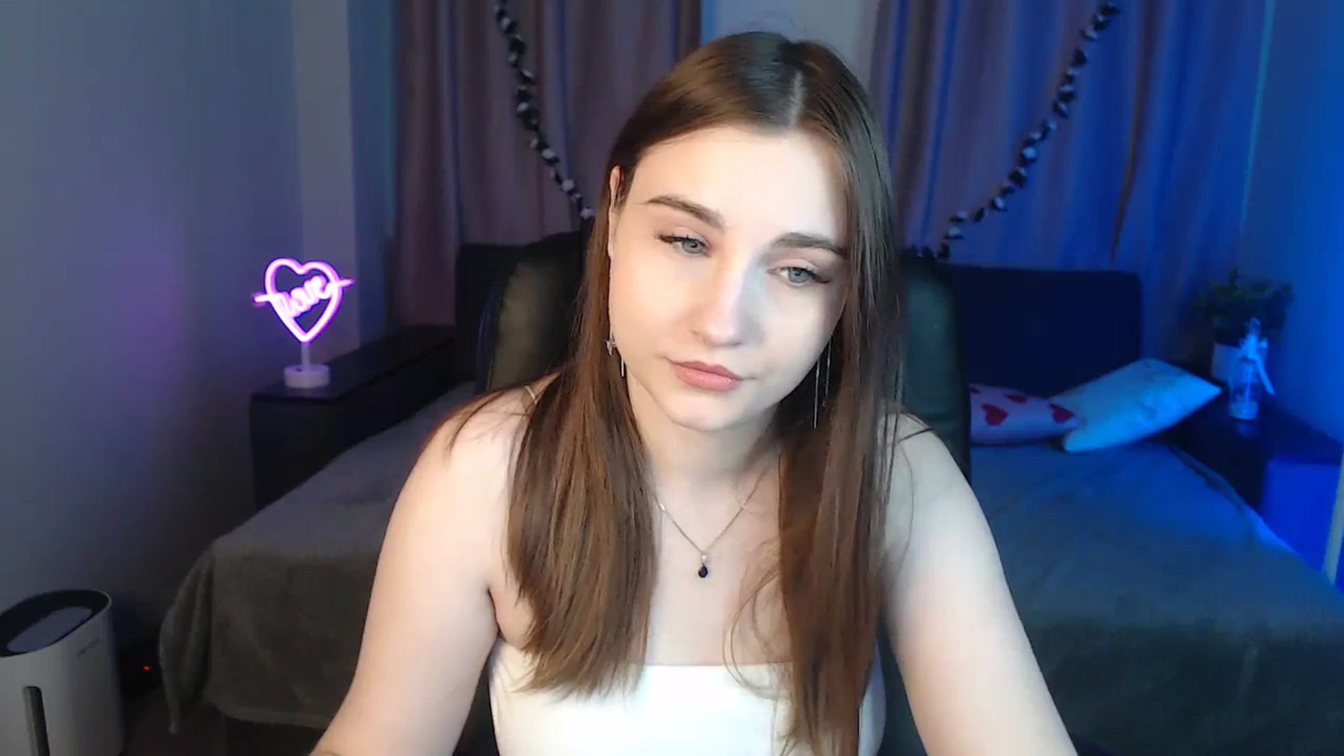 Gallery image thumbnail from LaneyGrey's myfreecams stream on, 10/28/2024, 09:23 image 2 of 20