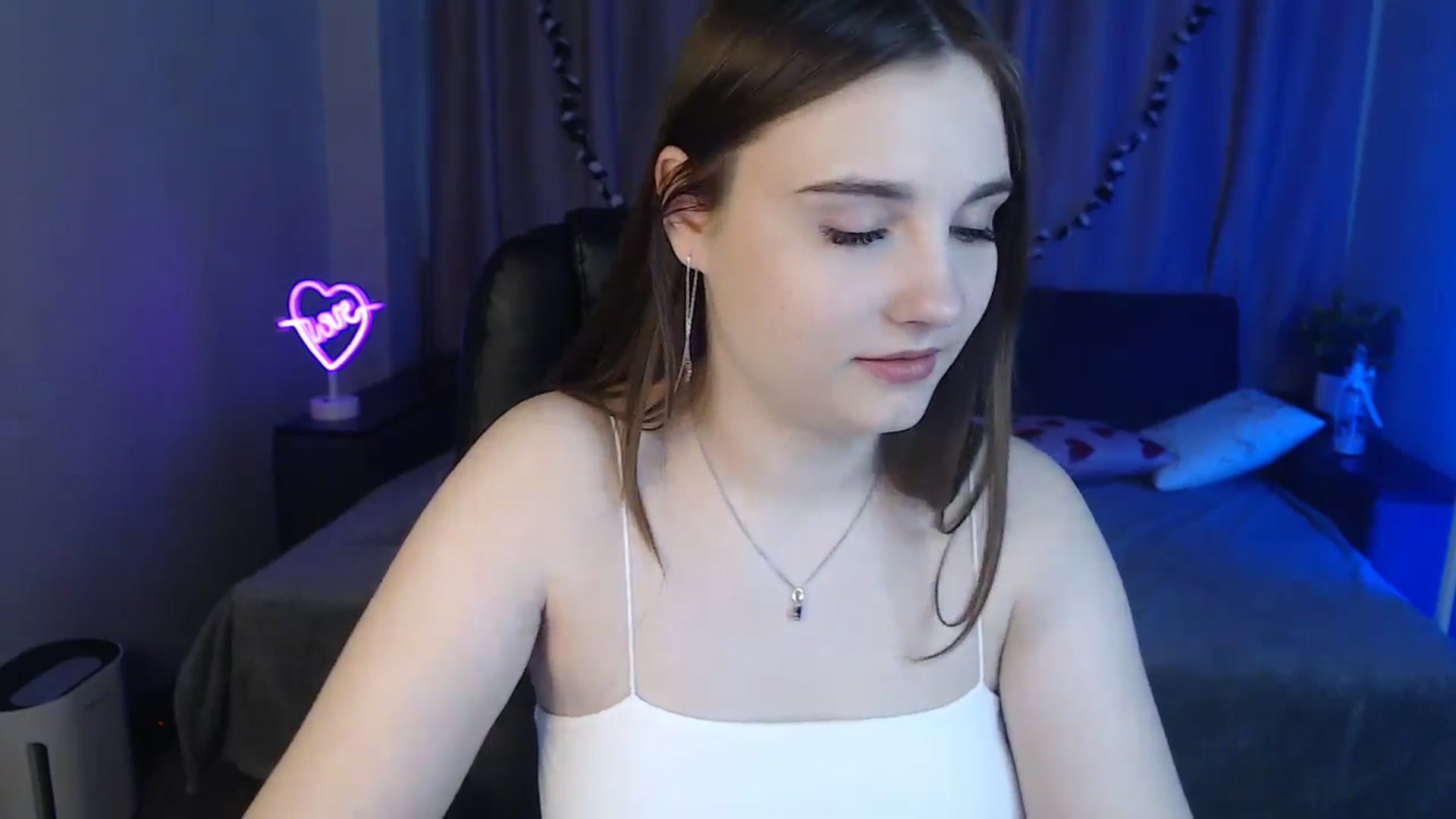 Gallery image thumbnail from LaneyGrey's myfreecams stream on, 10/28/2024, 09:23 image 19 of 20