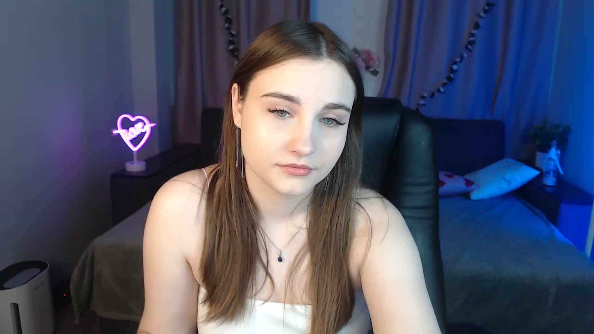 Gallery image thumbnail from LaneyGrey's myfreecams stream on, 10/28/2024, 09:23 image 3 of 20