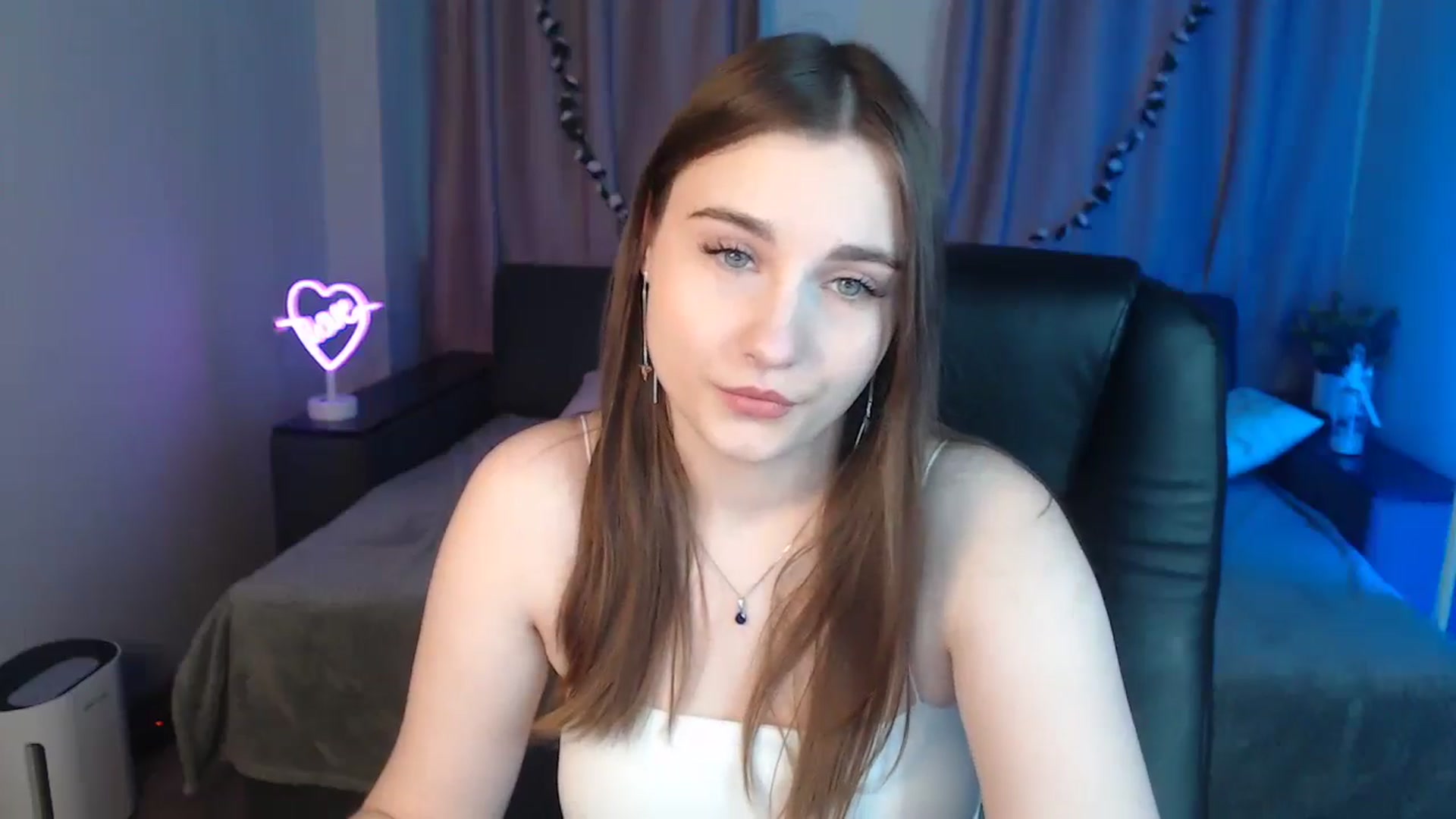 Gallery image thumbnail from LaneyGrey's myfreecams stream on, 10/28/2024, 09:23 image 5 of 20