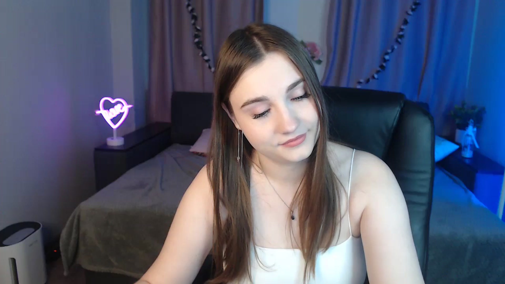 Gallery image thumbnail from LaneyGrey's myfreecams stream on, 10/28/2024, 09:23 image 7 of 20