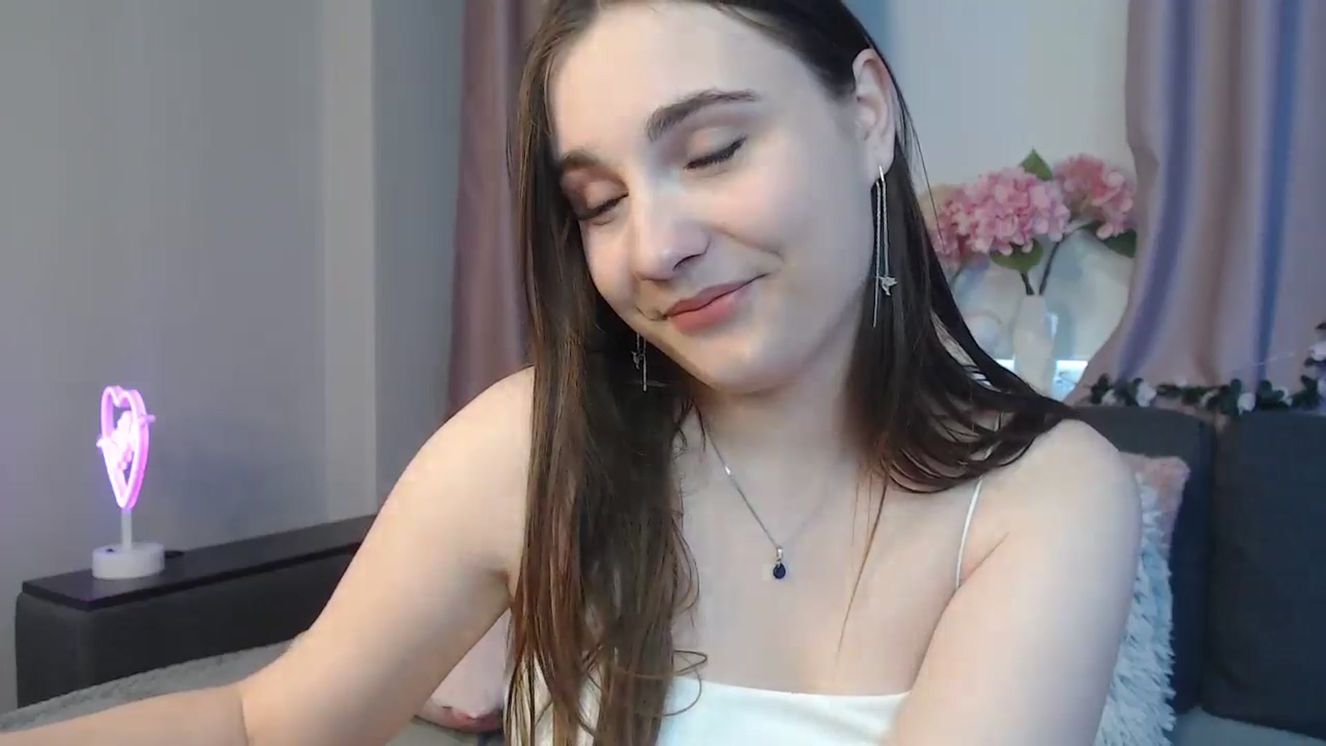 Gallery image thumbnail from LaneyGrey's myfreecams stream on, 10/28/2024, 11:54 image 14 of 20