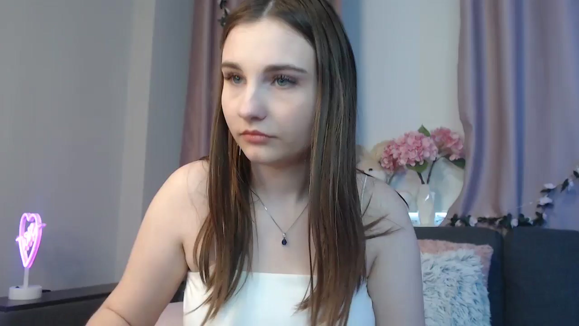 Gallery image thumbnail from LaneyGrey's myfreecams stream on, 10/28/2024, 12:27 image 1 of 20