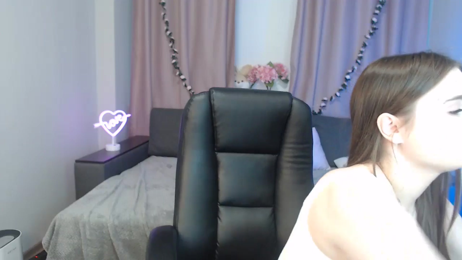 Gallery image thumbnail from LaneyGrey's myfreecams stream on, 10/29/2024, 09:19 image 2 of 20
