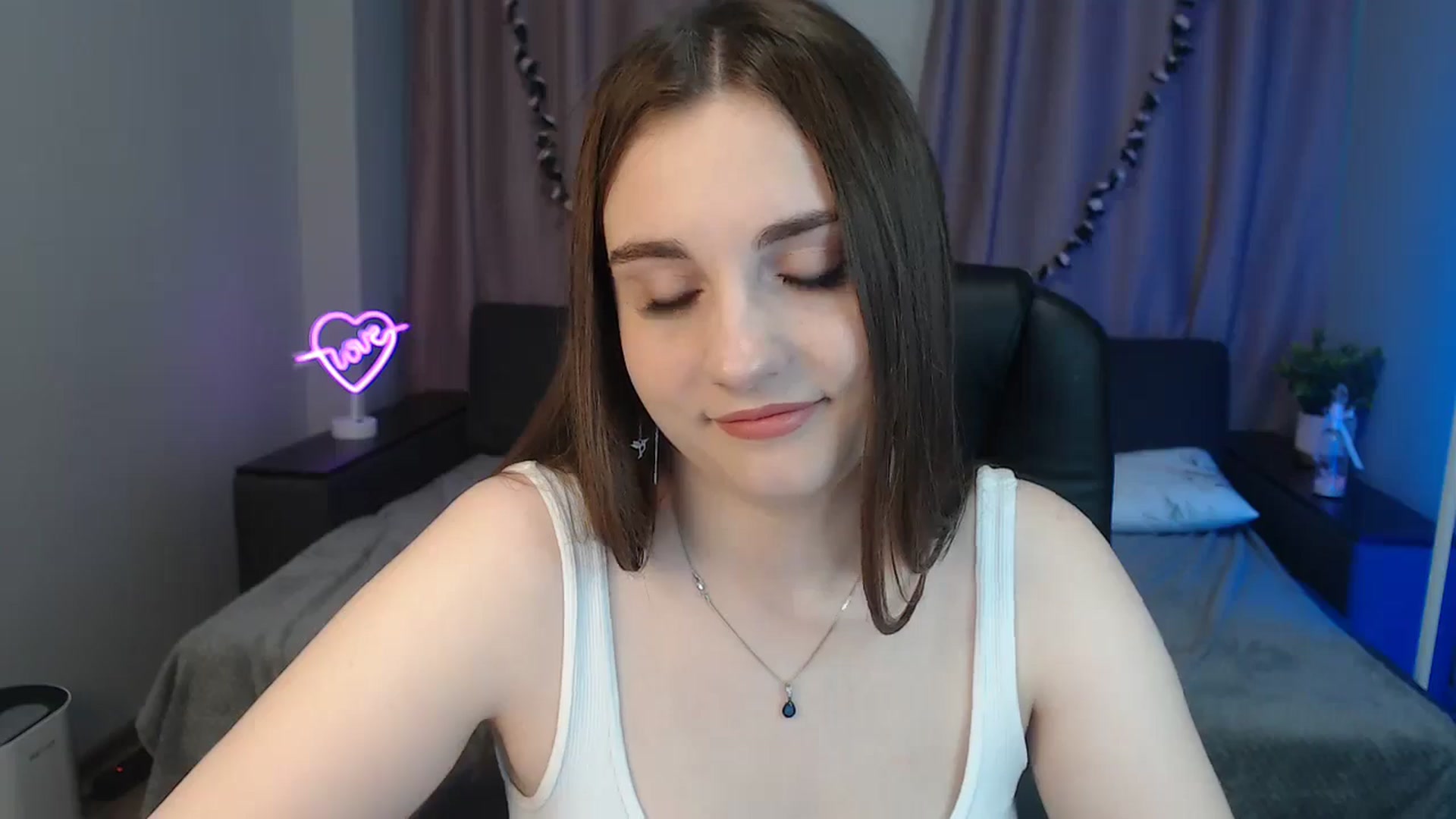 Gallery image thumbnail from LaneyGrey's myfreecams stream on, 10/29/2024, 09:19 image 15 of 20