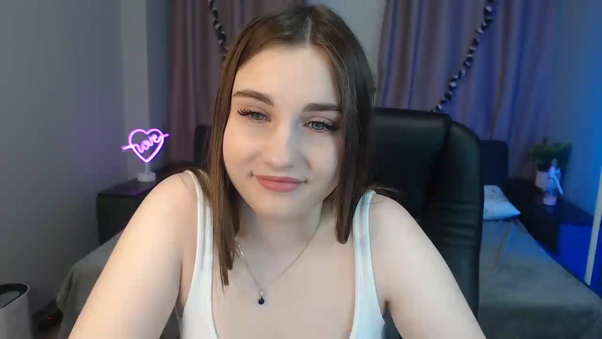 Gallery image thumbnail from LaneyGrey's myfreecams stream on, 10/29/2024, 09:19 image 8 of 20