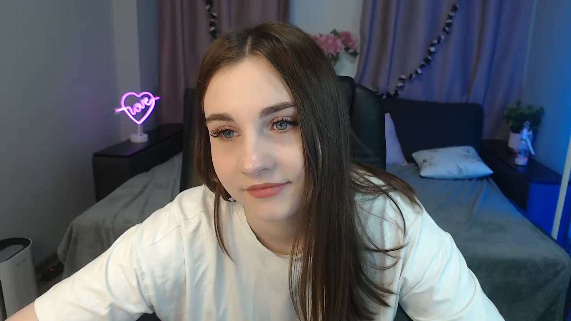 Gallery image thumbnail from LaneyGrey's myfreecams stream on, 10/29/2024, 09:52 image 2 of 20