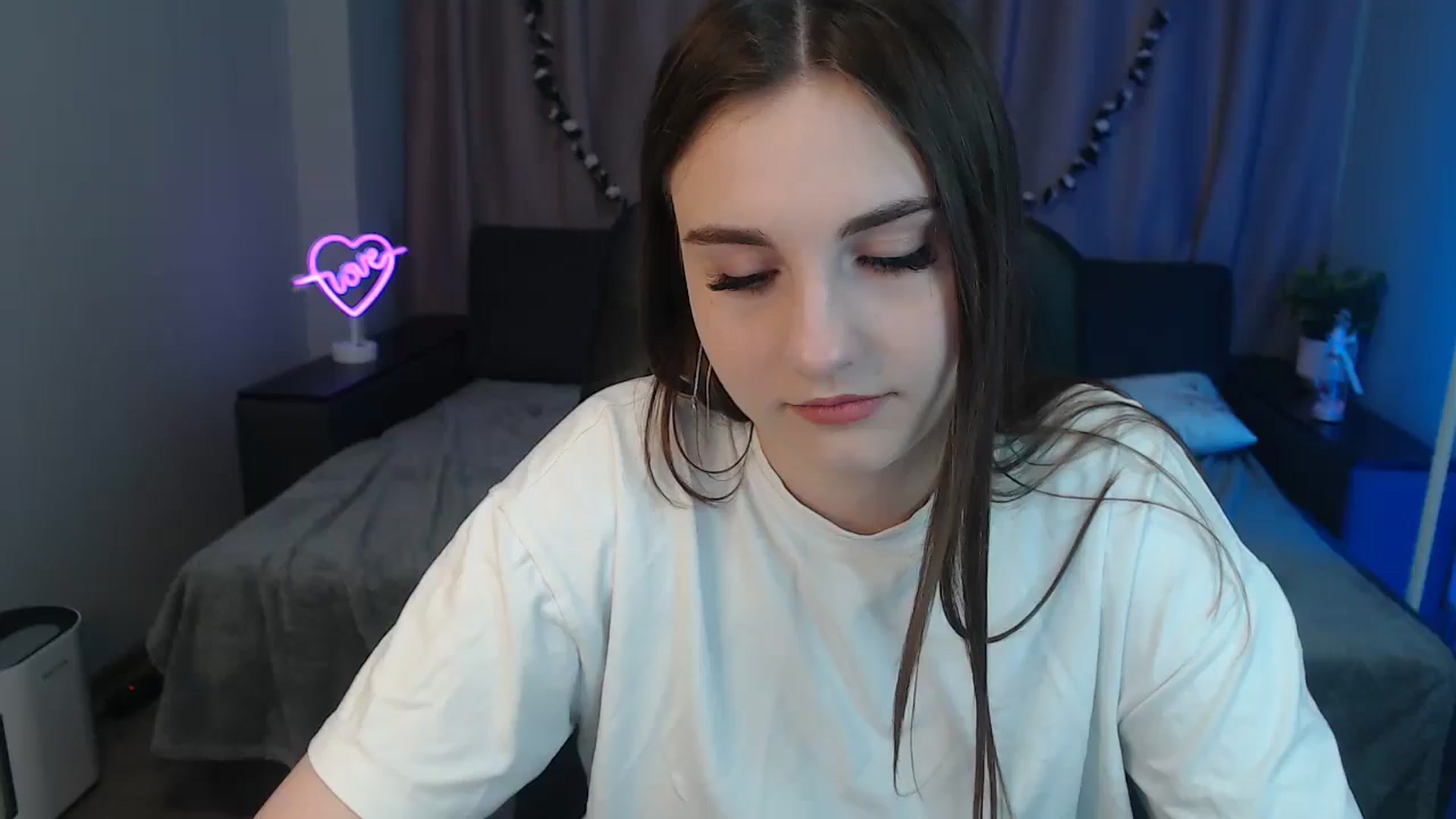 Gallery image thumbnail from LaneyGrey's myfreecams stream on, 10/29/2024, 09:52 image 1 of 20