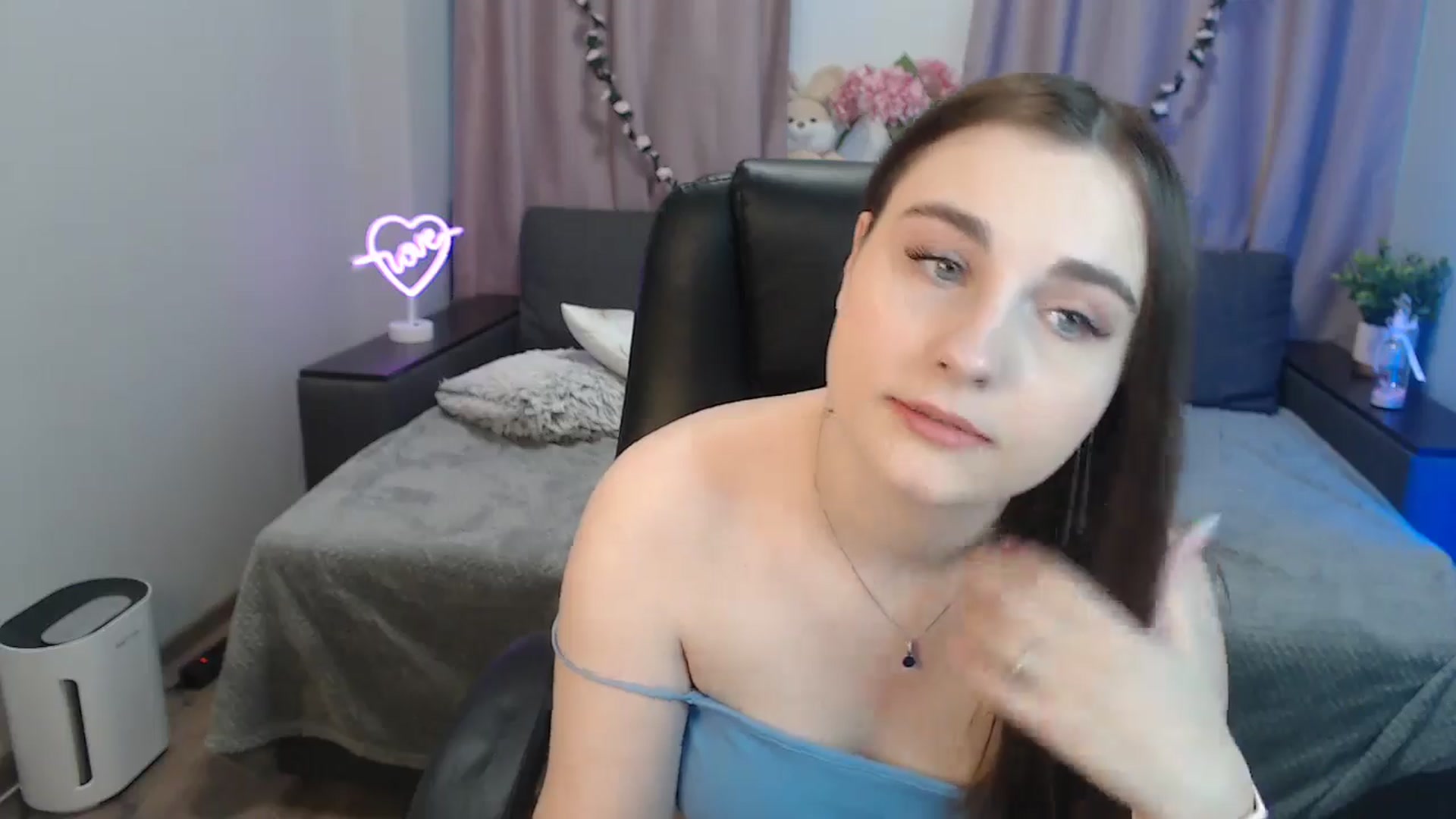 Gallery image thumbnail from LaneyGrey's myfreecams stream on, 10/30/2024, 10:14 image 20 of 20