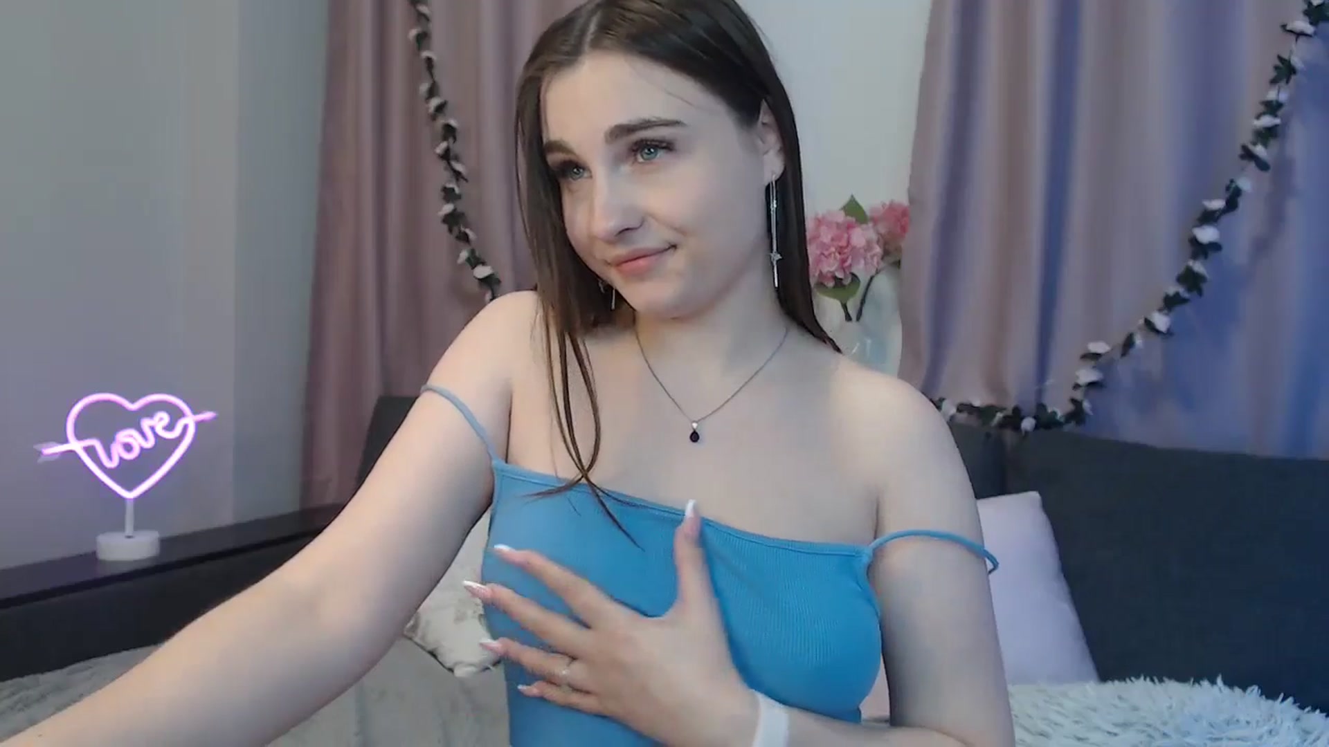 Gallery image thumbnail from LaneyGrey's myfreecams stream on, 10/30/2024, 12:03 image 18 of 20