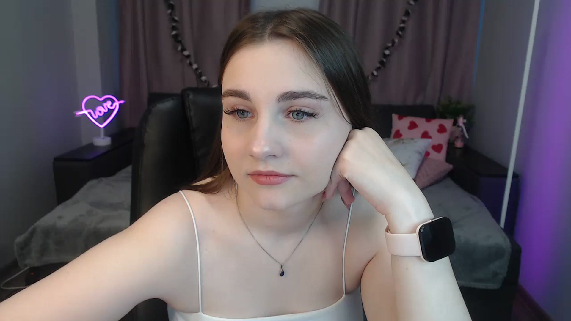 Gallery image thumbnail from LaneyGrey's myfreecams stream on, 11/02/2024, 09:35 image 8 of 20