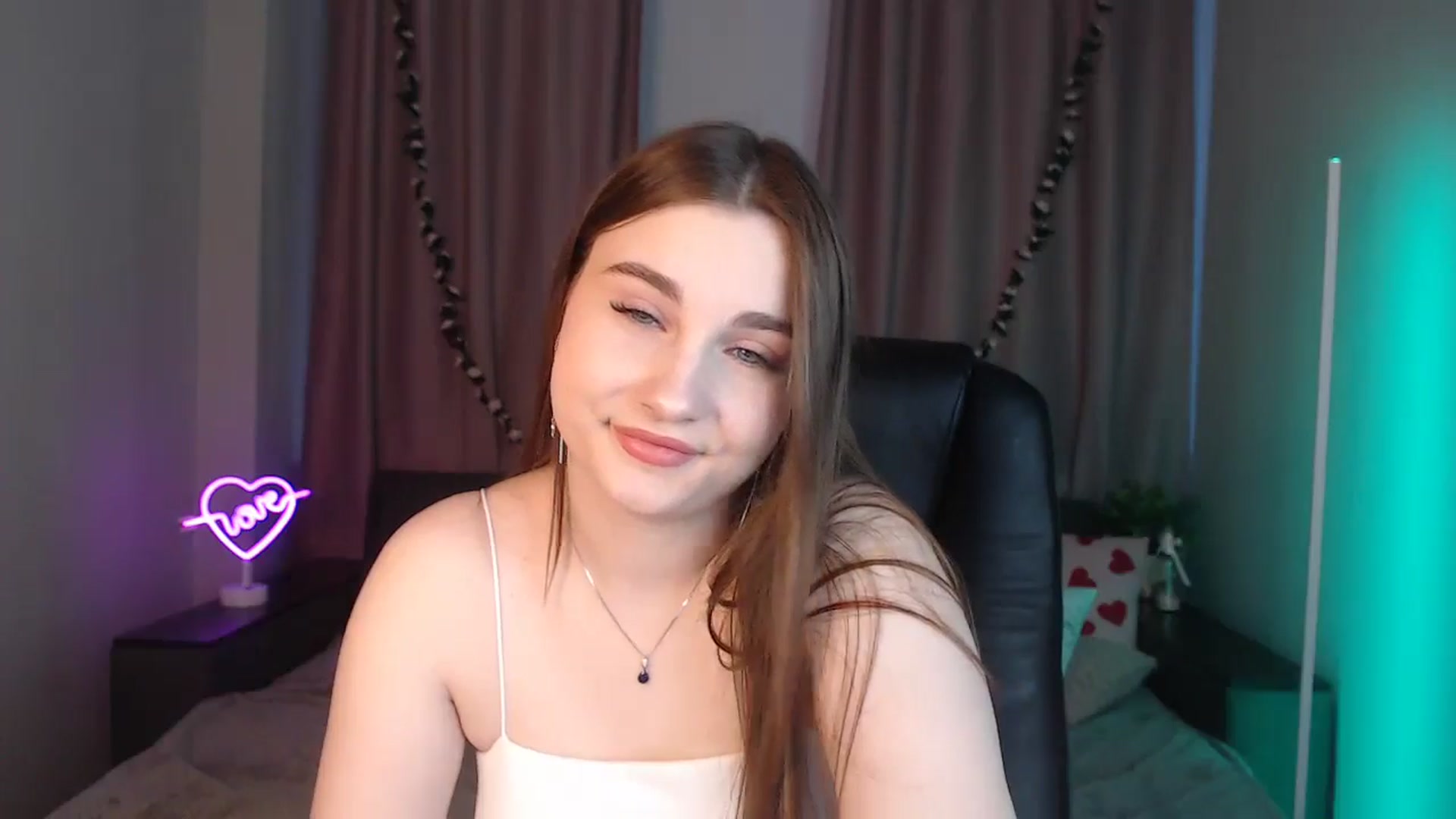 Gallery image thumbnail from LaneyGrey's myfreecams stream on, 11/02/2024, 09:35 image 2 of 20