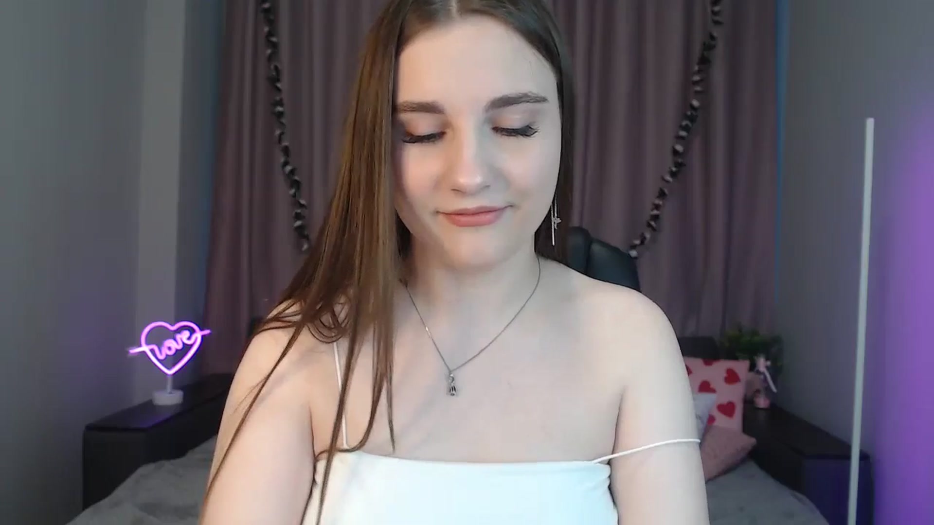 Gallery image thumbnail from LaneyGrey's myfreecams stream on, 11/02/2024, 10:03 image 18 of 20