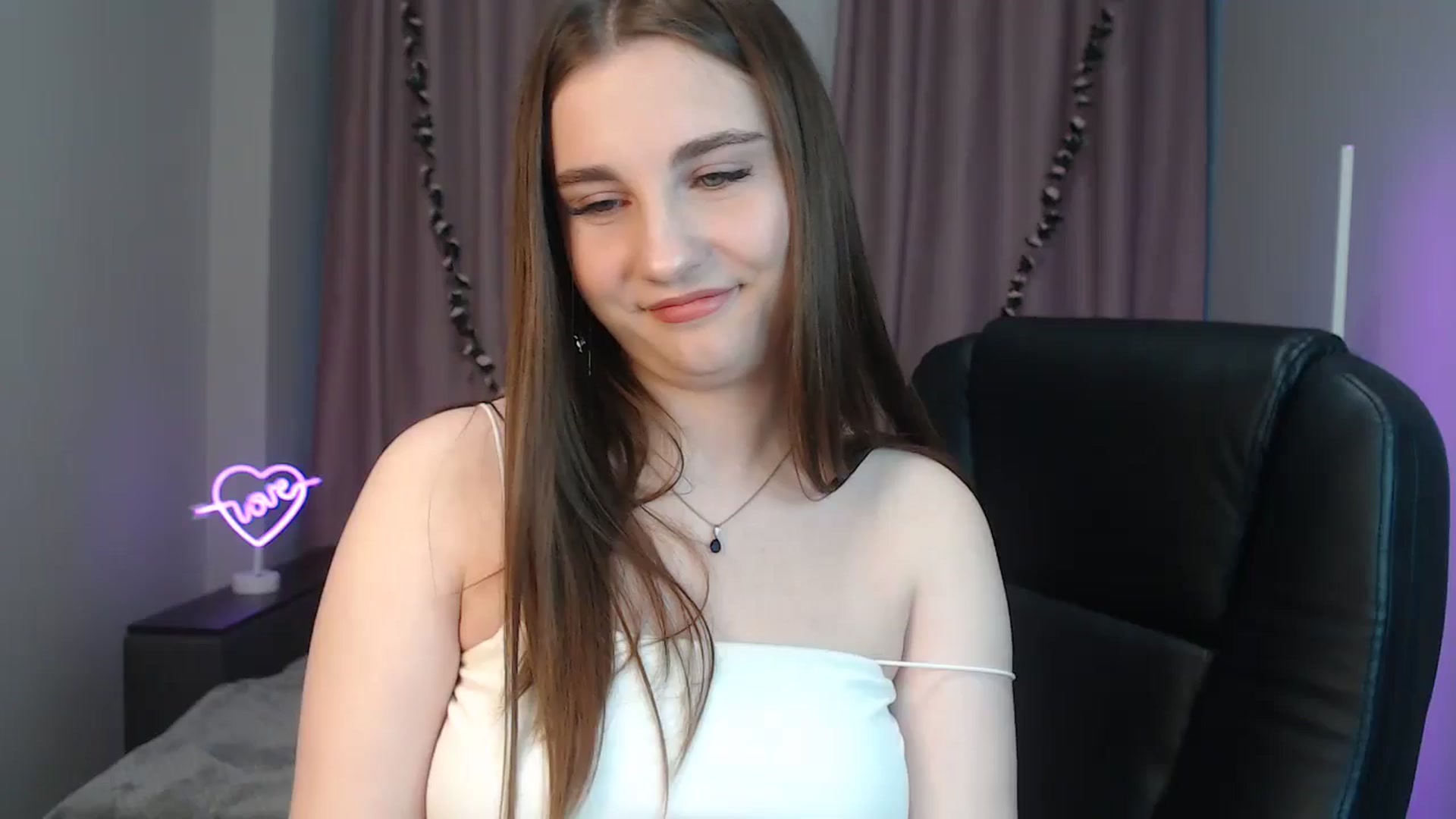 Gallery image thumbnail from LaneyGrey's myfreecams stream on, 11/02/2024, 10:03 image 9 of 20
